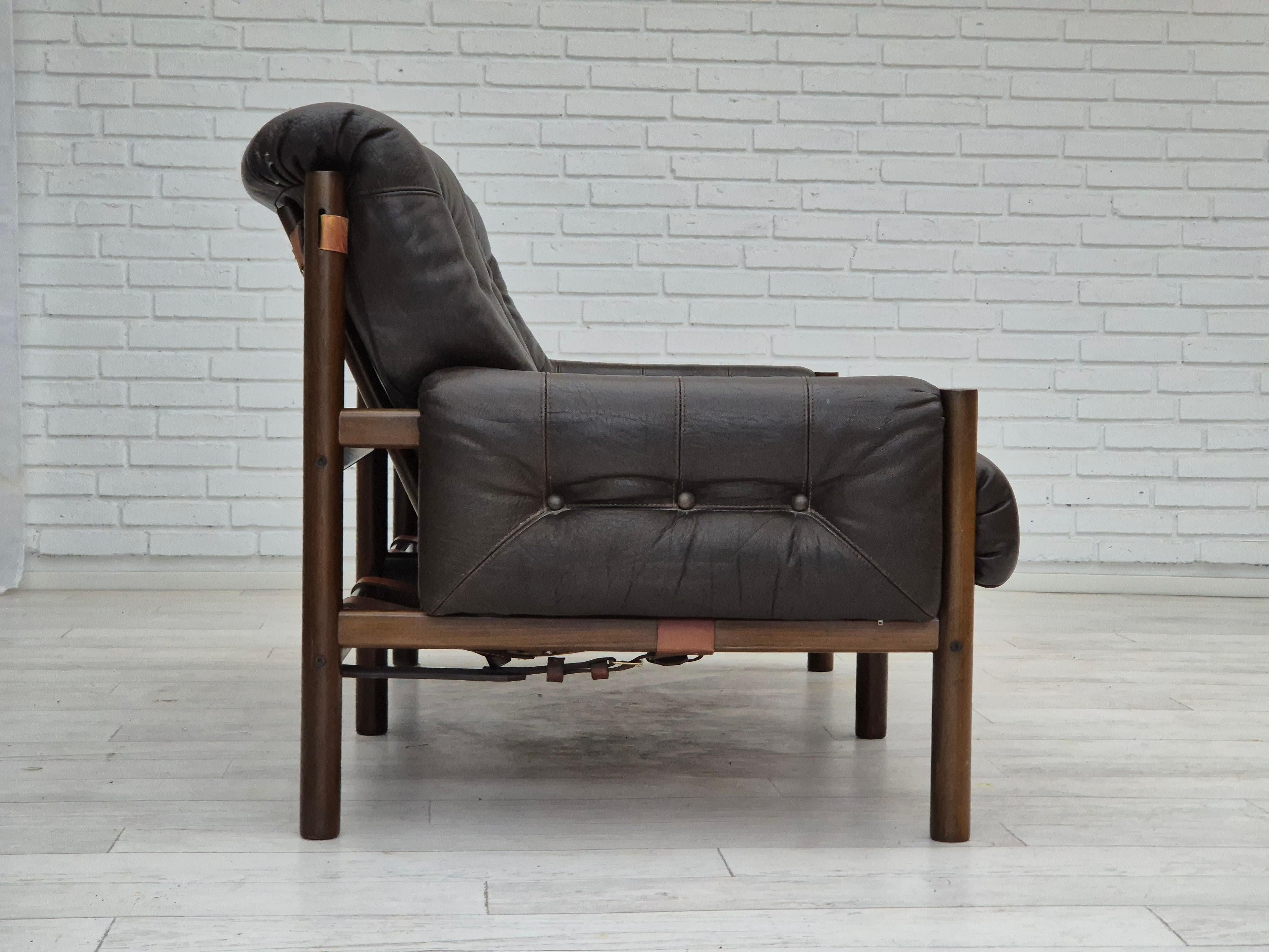 Late 20th Century 1970s, Norwegian design, Ivar Opsvik for Bruksbo Norway, 2 seater Safari sofa. For Sale