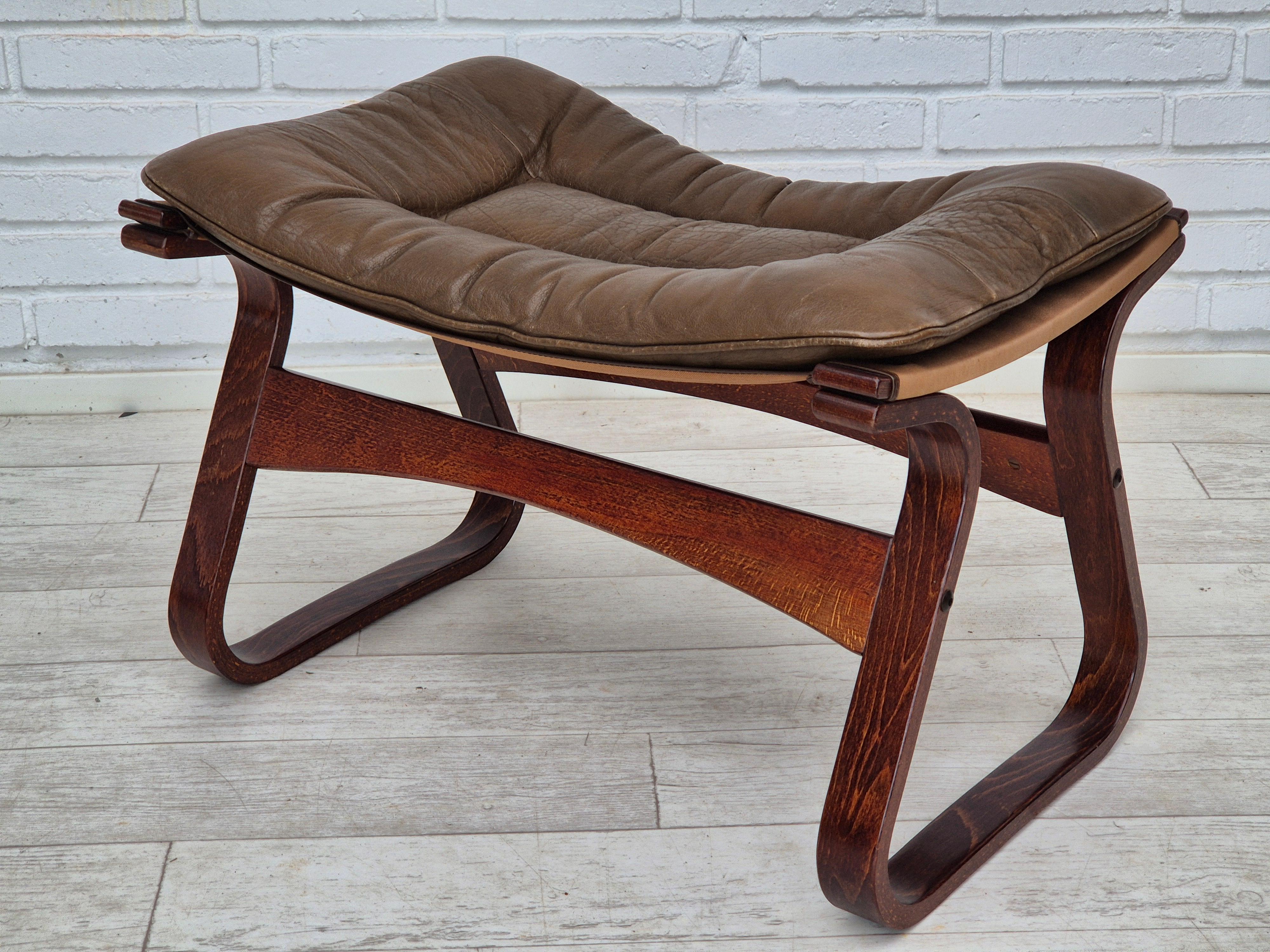 1970s, Norwegian design, lounge chair with footstool, original condition. For Sale 4