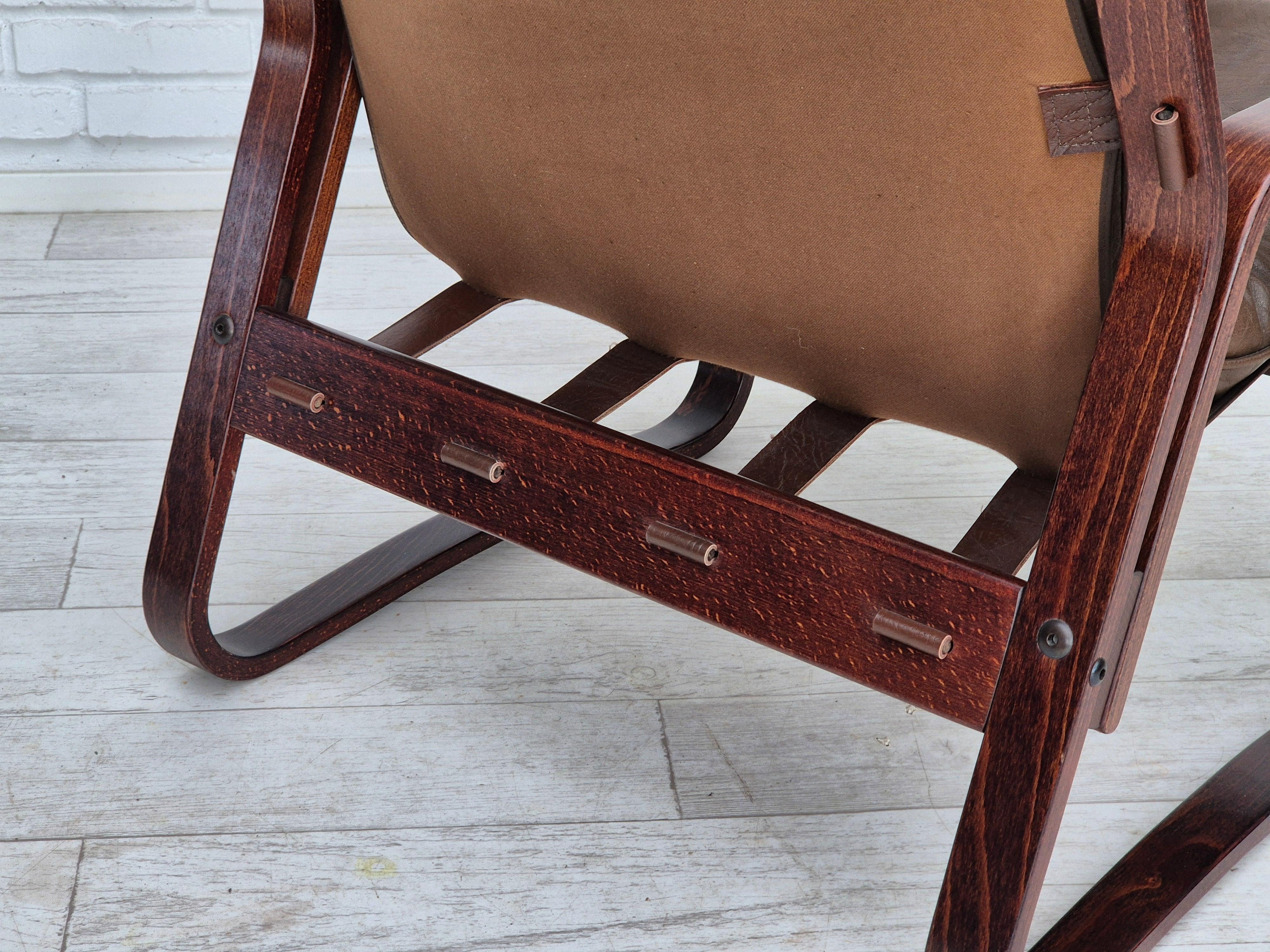 1970s, Norwegian design, lounge chair with footstool, original condition. For Sale 5