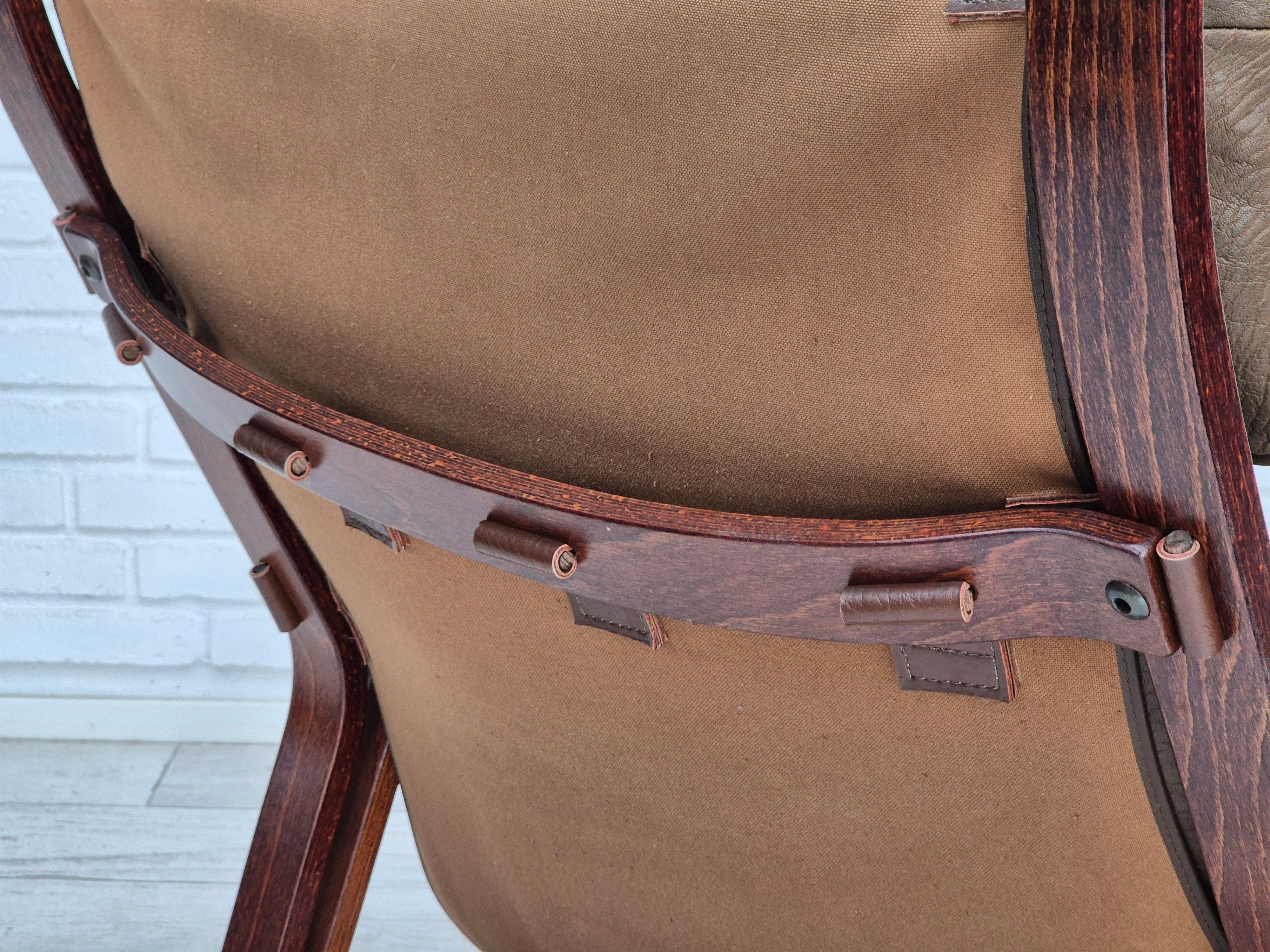 1970s, Norwegian design, lounge chair with footstool, original condition. For Sale 6