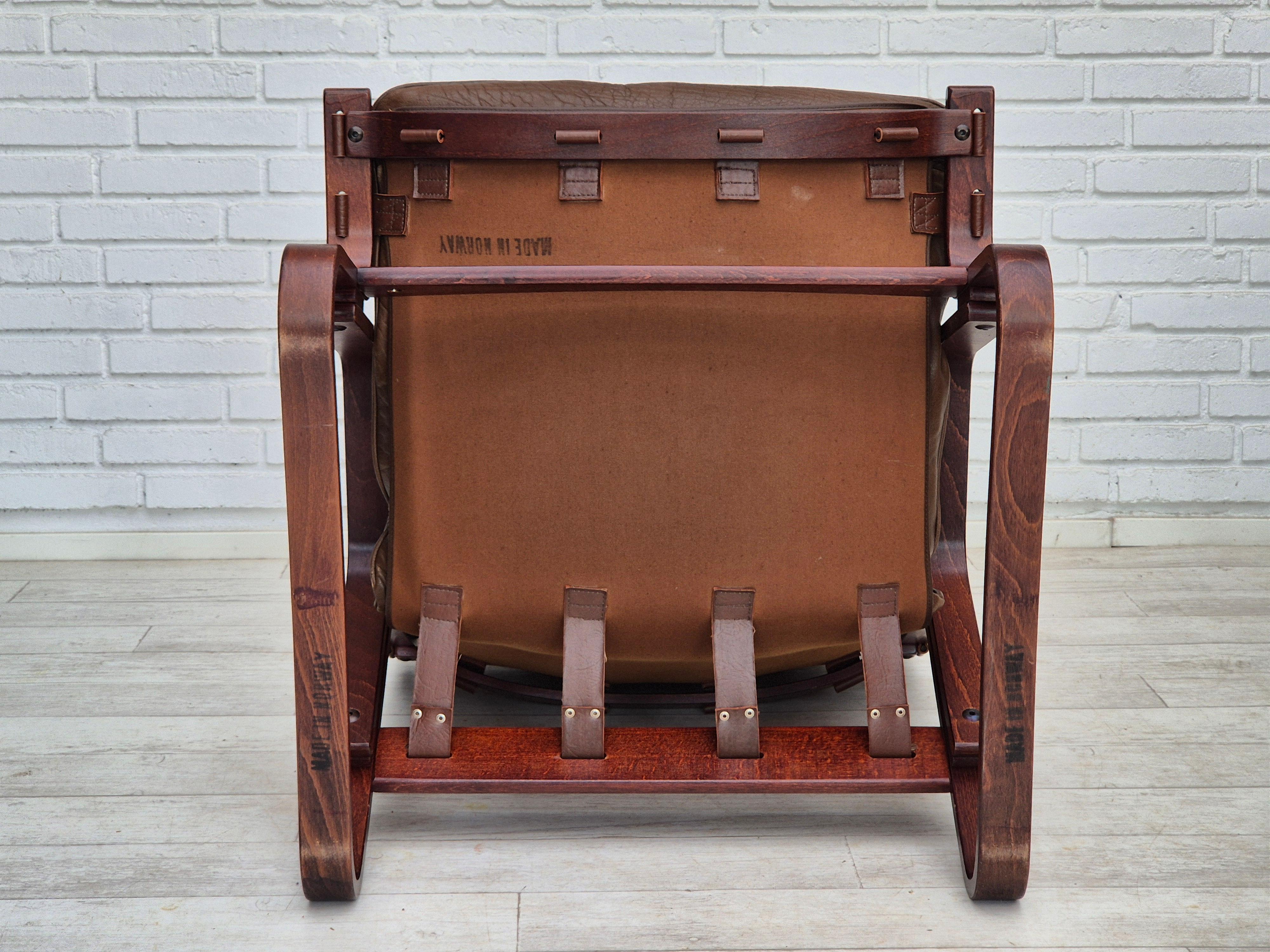 1970s, Norwegian design, lounge chair with footstool, original condition. For Sale 14