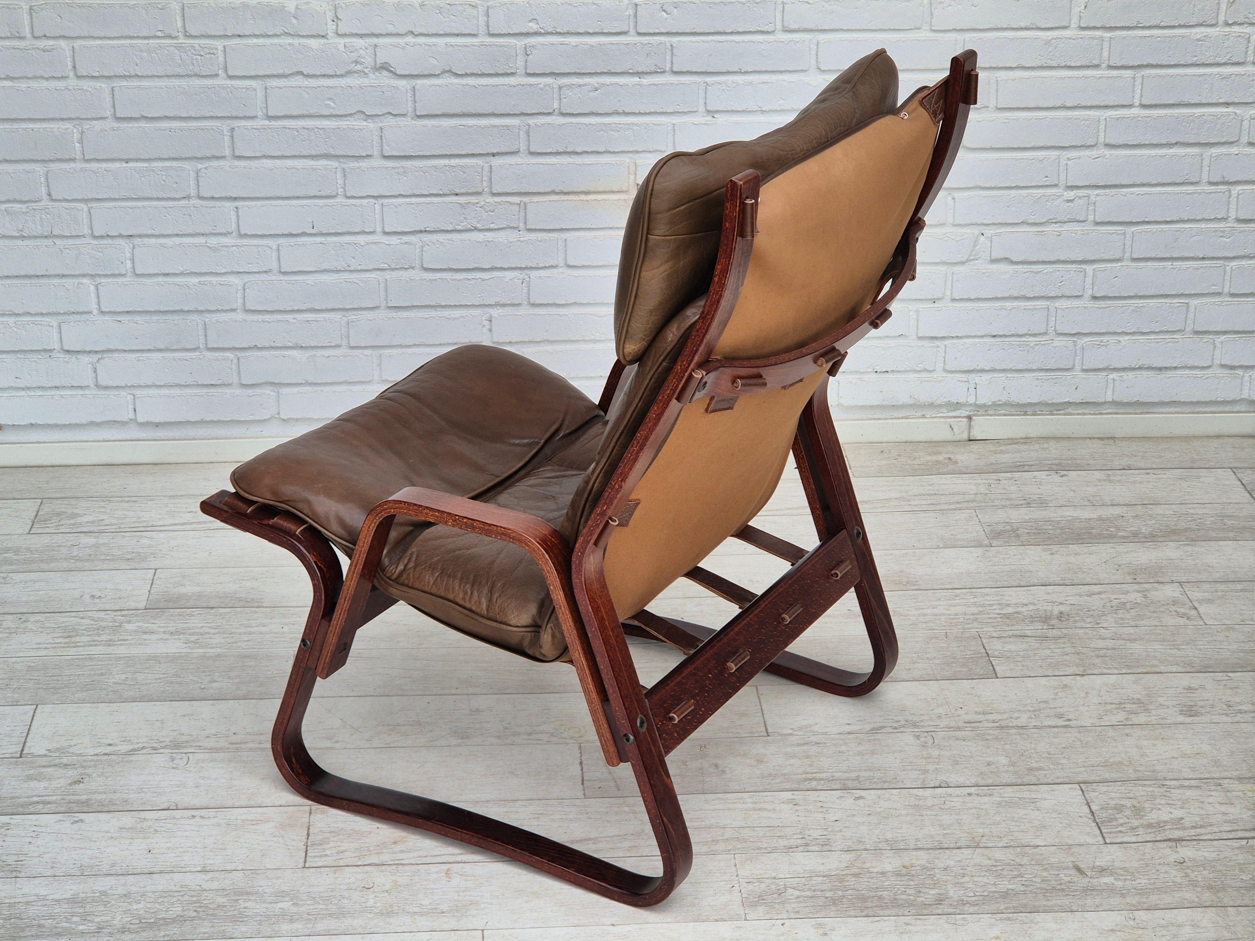 1970s, Norwegian design, lounge chair with footstool, original condition. For Sale 1