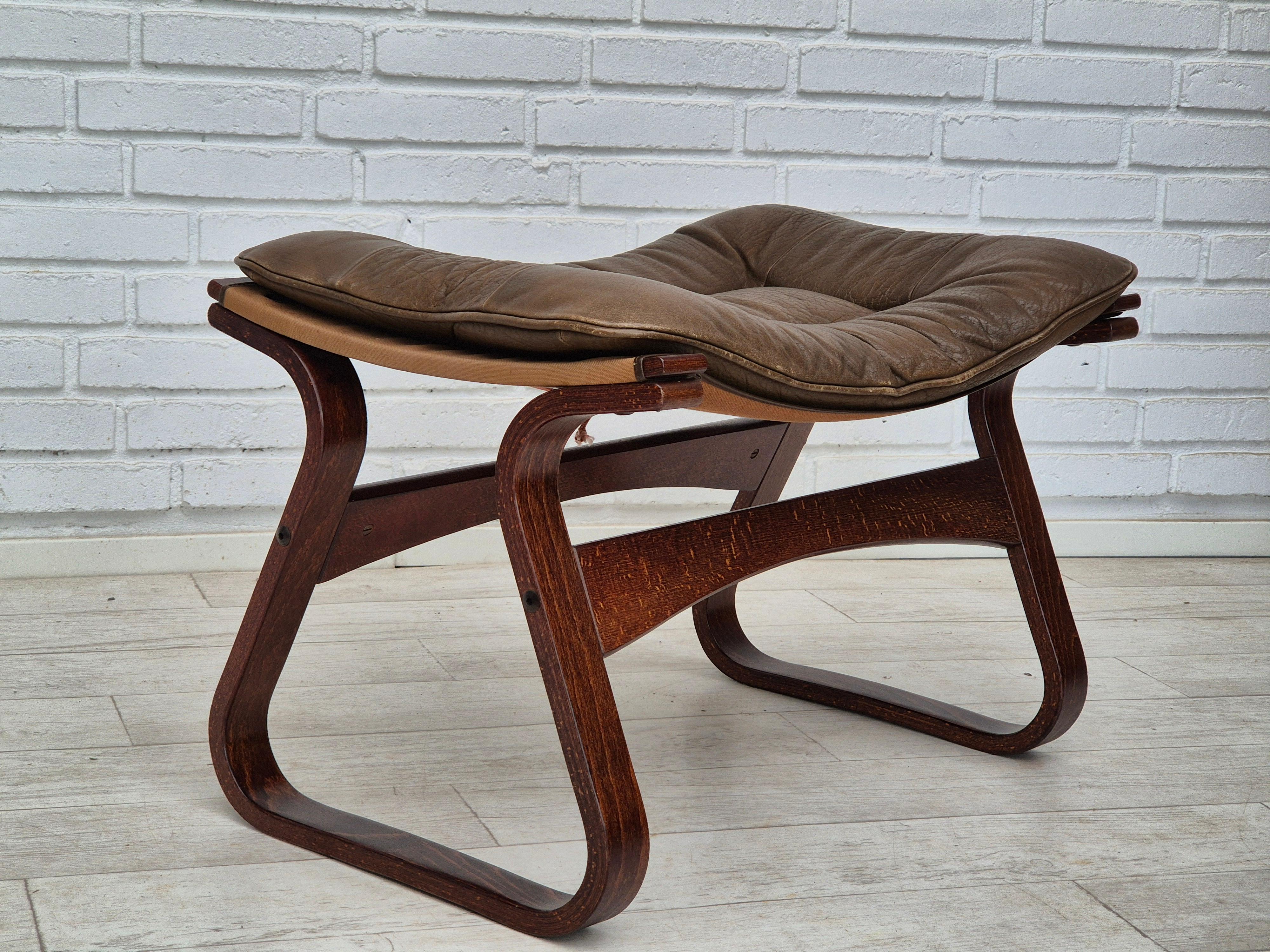 1970s, Norwegian design, lounge chair with footstool, original condition. For Sale 2
