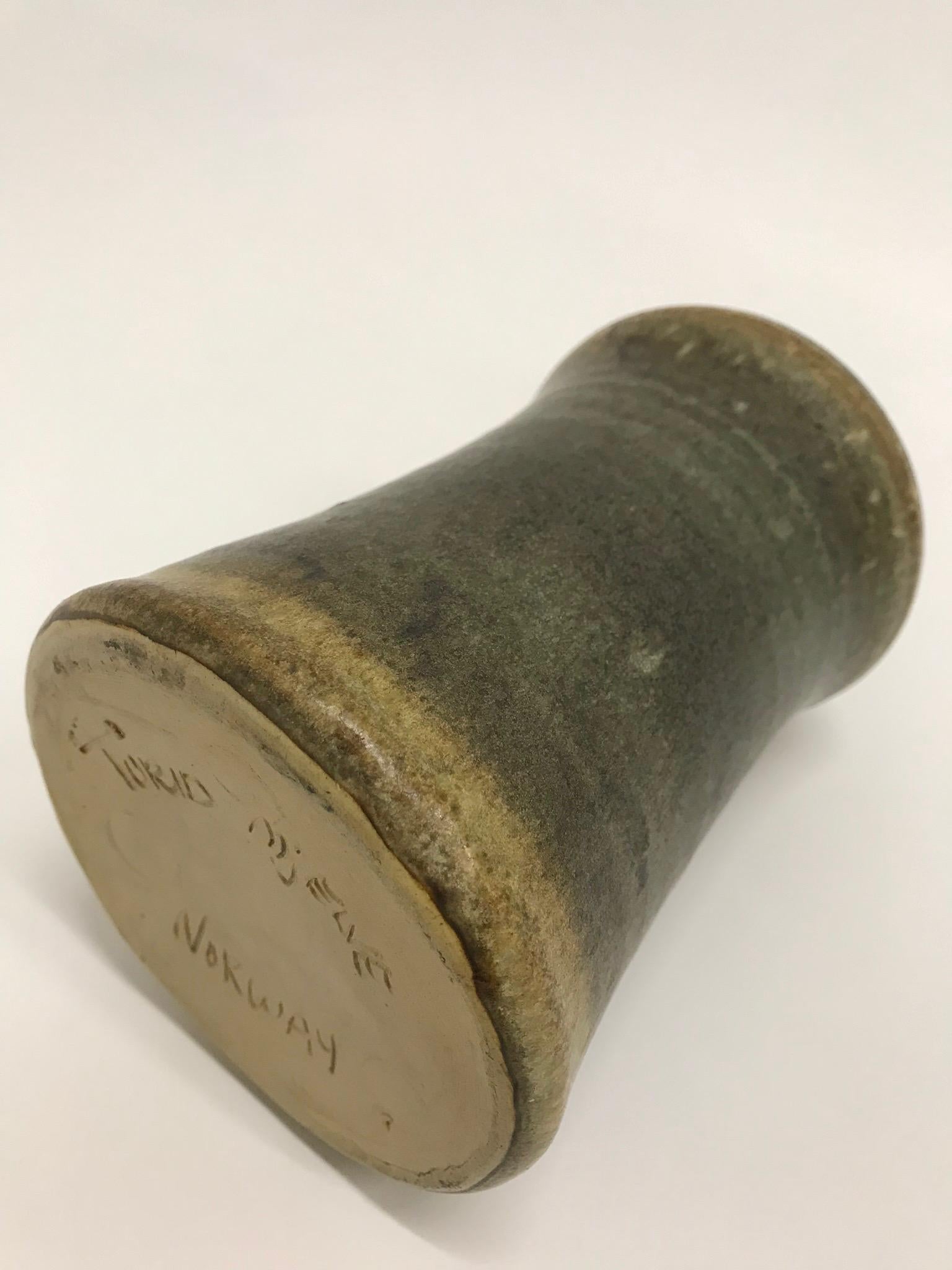 1970s Norwegian Earthy Ceramic Vase by Turid Mjelve, Signed For Sale 1