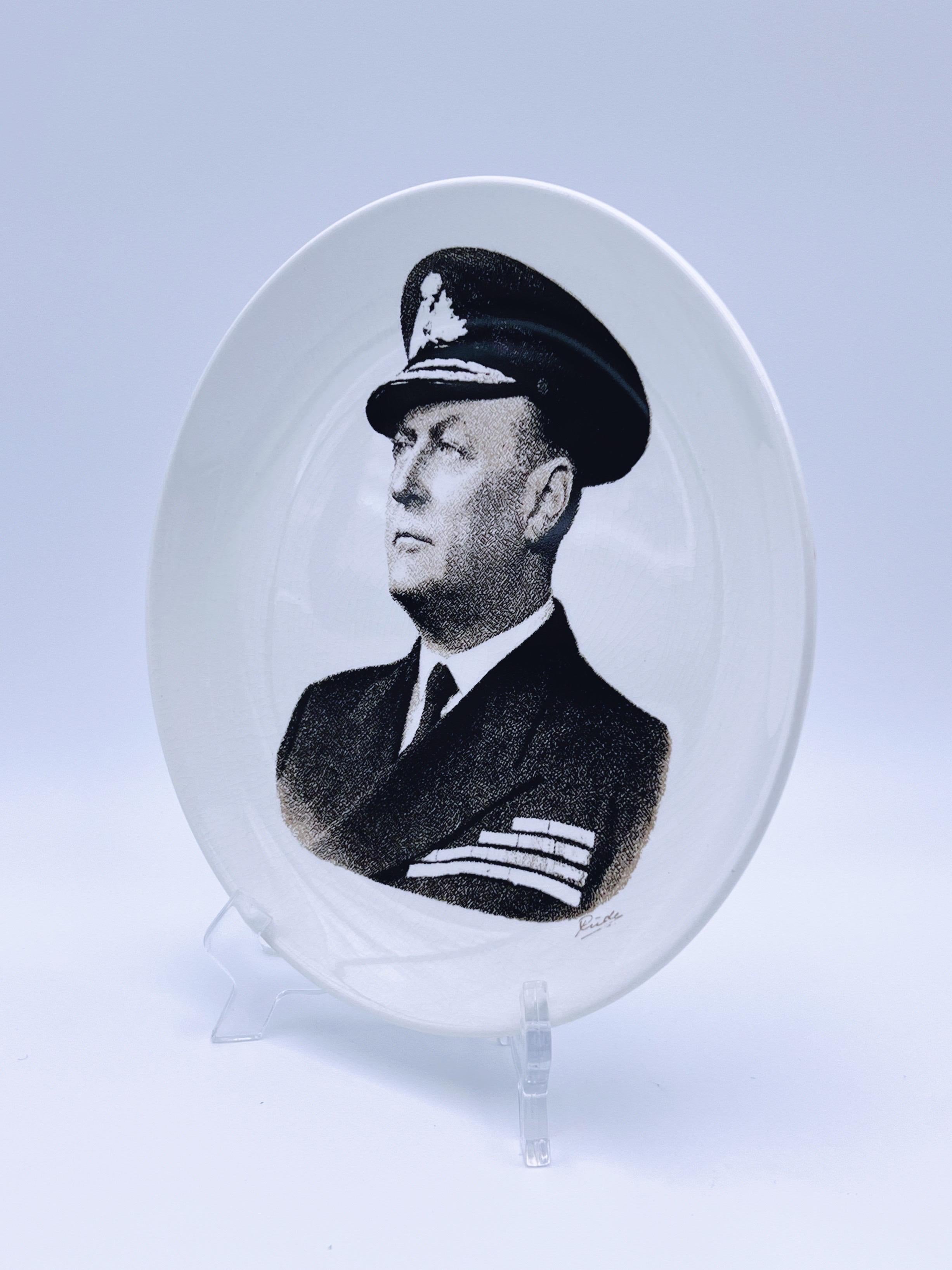 Scandinavian Modern 1970s Norwegian King OLAV V Commemorative Plate For Sale
