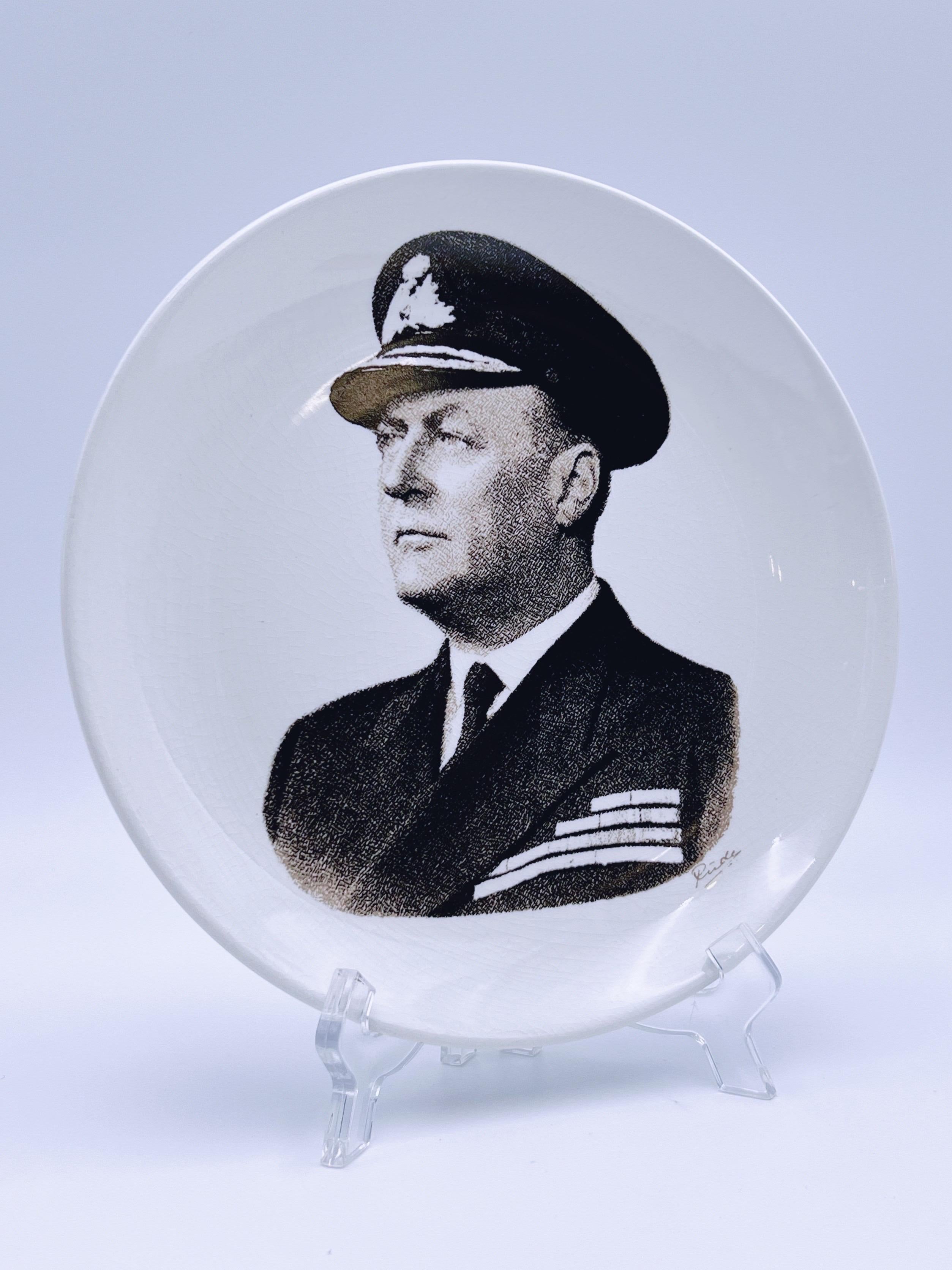 1970s Norwegian King OLAV V Commemorative Plate In Good Condition For Sale In Skien, NO