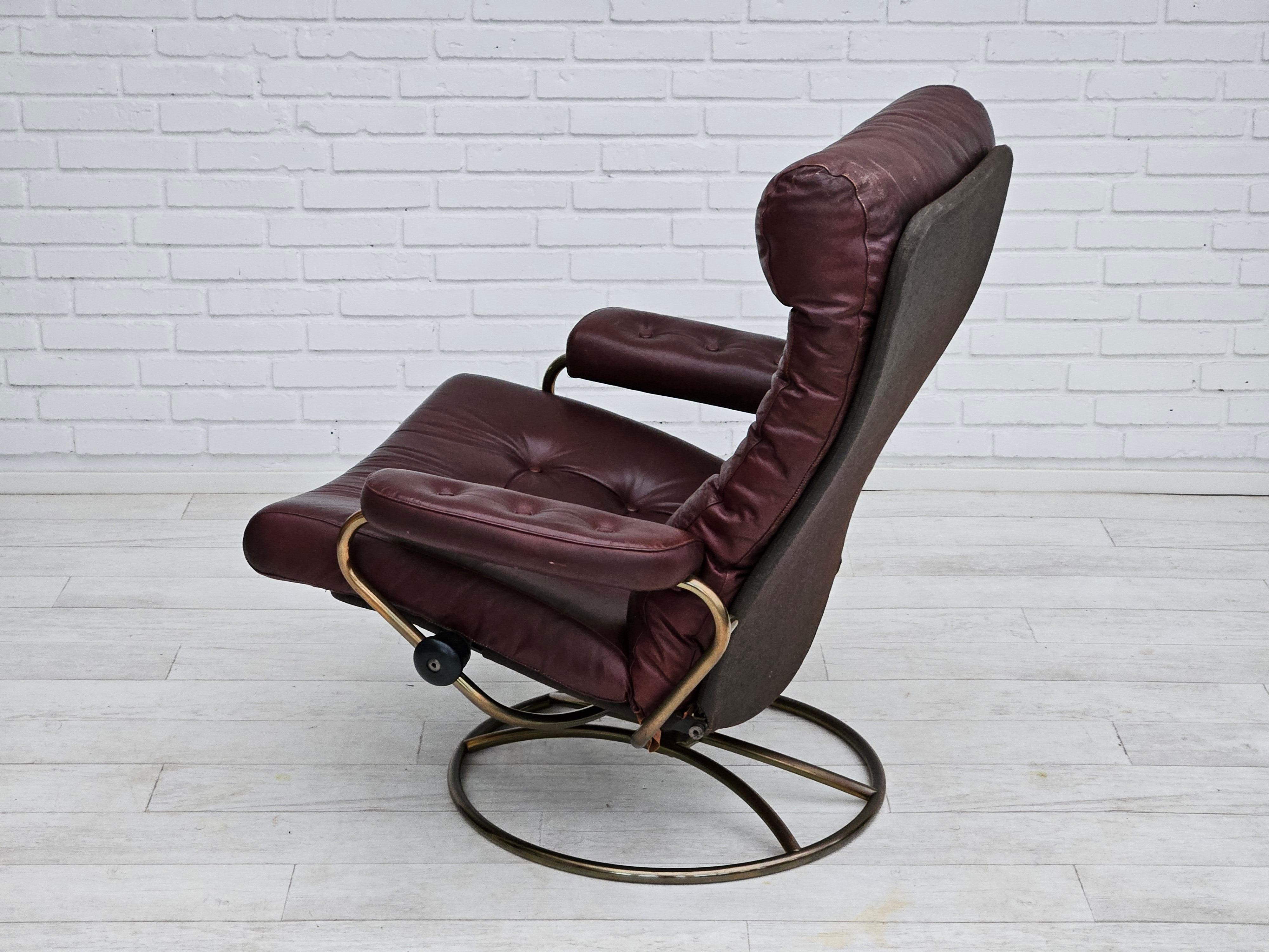1970s, Norwegian relax swivel chair by Stressless, original very good condition. 8