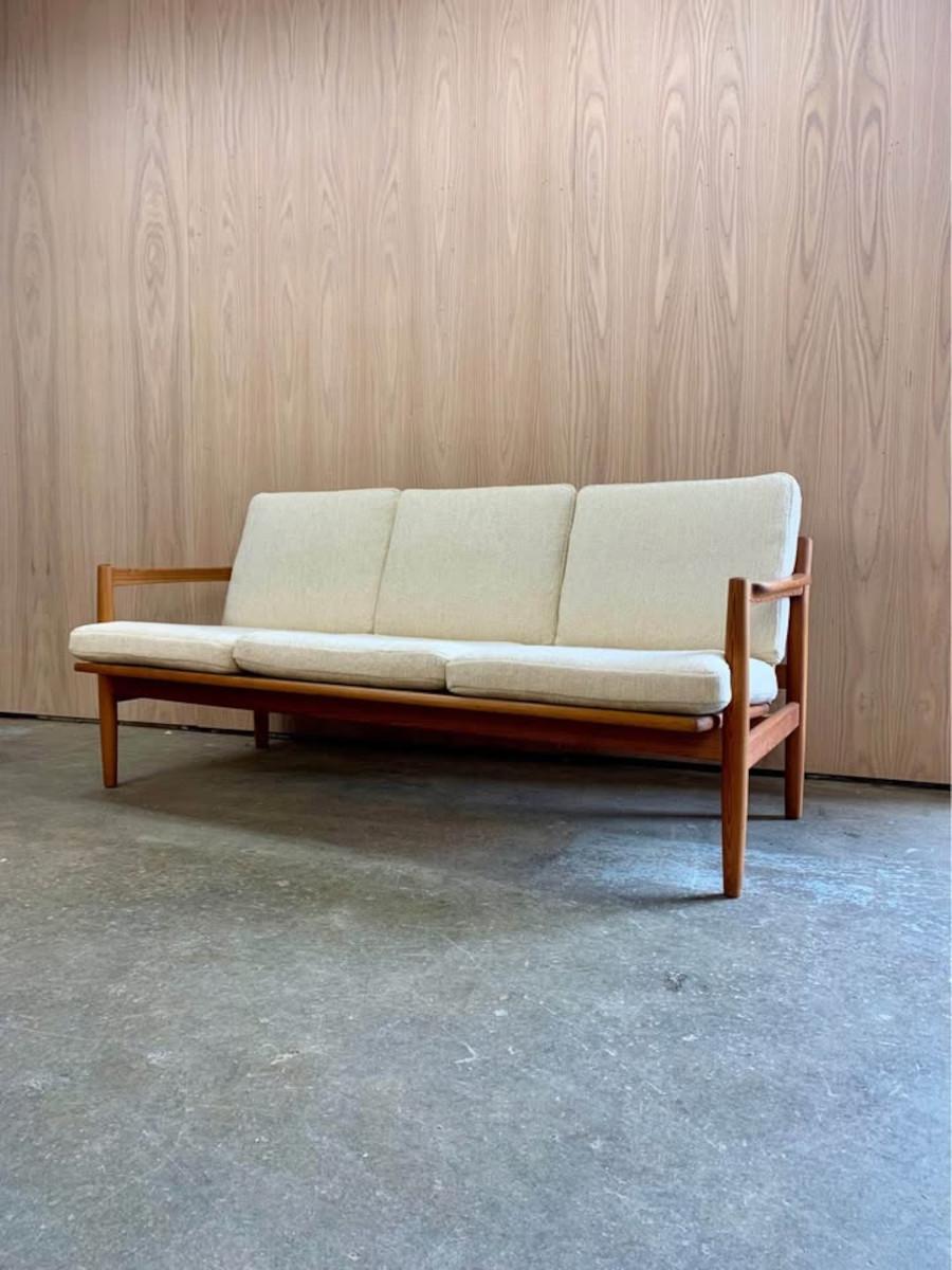 New to the marketplace, we’re excited to present a rare and stylish “Biribo” sofa, crafted in Norway during the 1970s by Bruksbo. This innovative sofa features a clever reclining mechanism, allowing you to easily adjust your seating position for