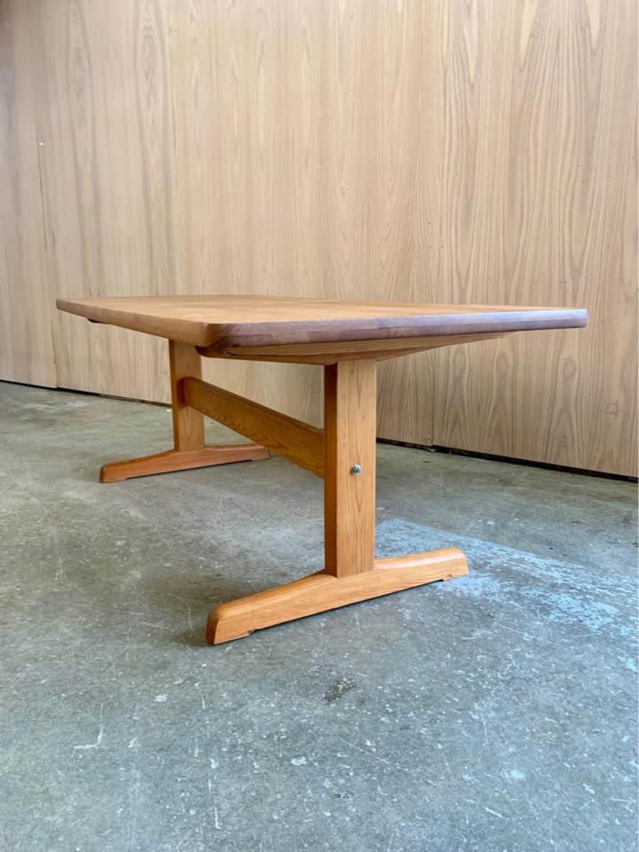 Mesa de centro de pino de Oregón macizo (abeto Douglas) noruego de los años 70 finales del siglo XX en venta