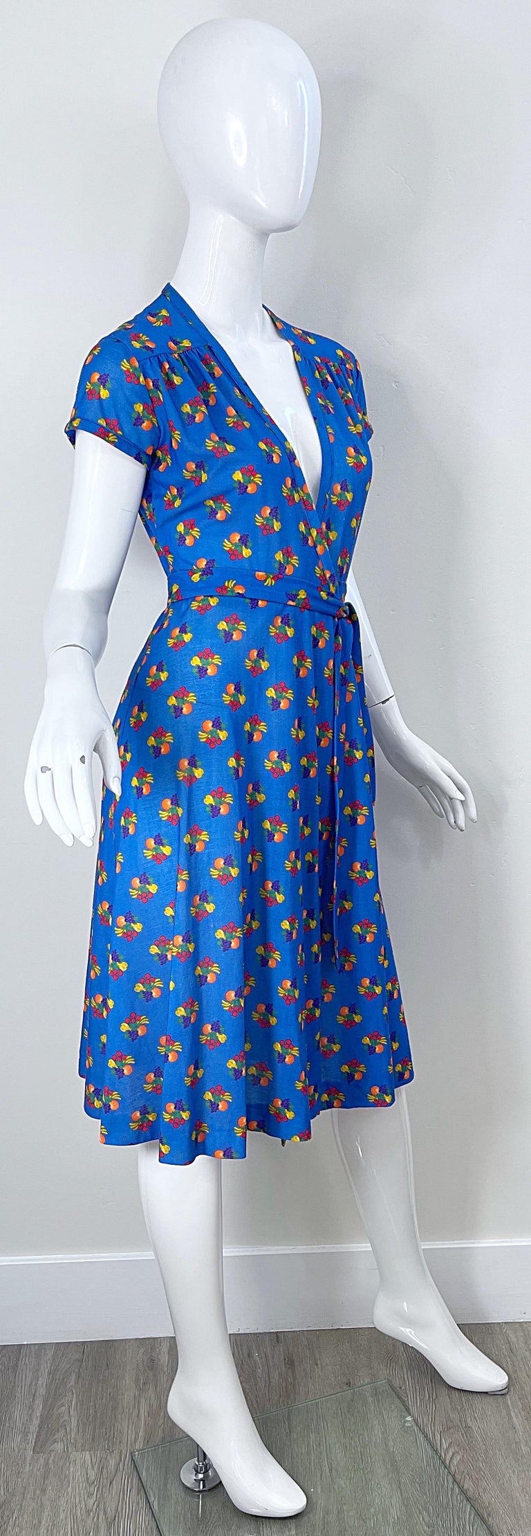 1970s Novelty Fruit Print Blue Multi Color Vintage 70s Stylish V Neck Wrap Dress For Sale 7