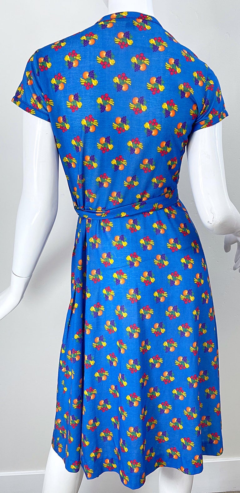 Women's 1970s Novelty Fruit Print Blue Multi Color Vintage 70s Stylish V Neck Wrap Dress For Sale