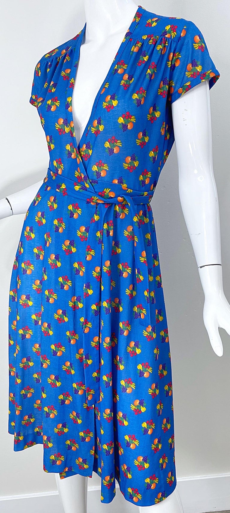 1970s Novelty Fruit Print Blue Multi Color Vintage 70s Stylish V Neck Wrap Dress For Sale 2