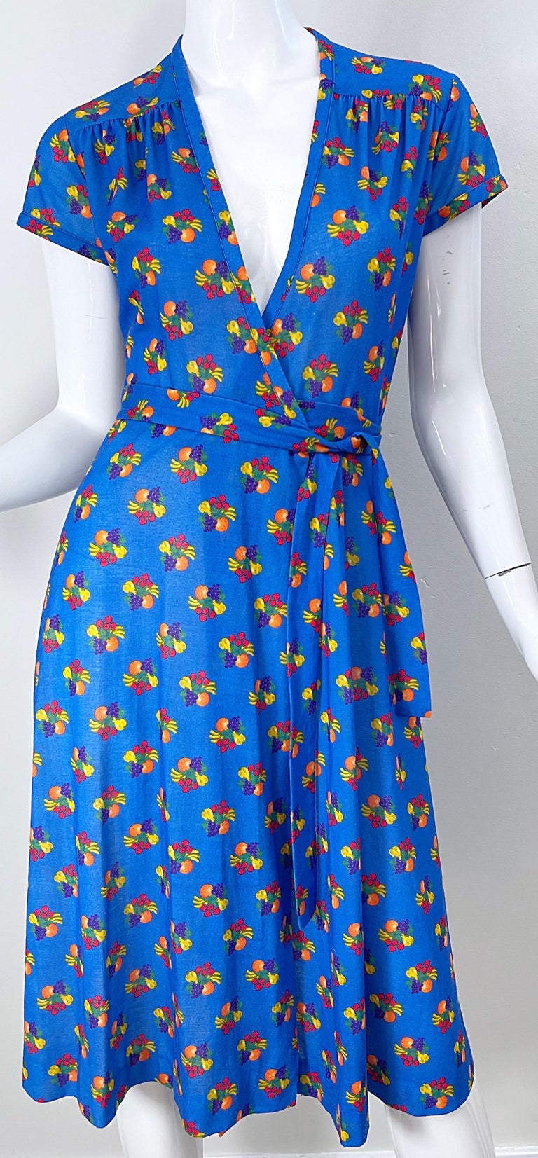 1970s Novelty Fruit Print Blue Multi Color Vintage 70s Stylish V Neck Wrap Dress For Sale 3