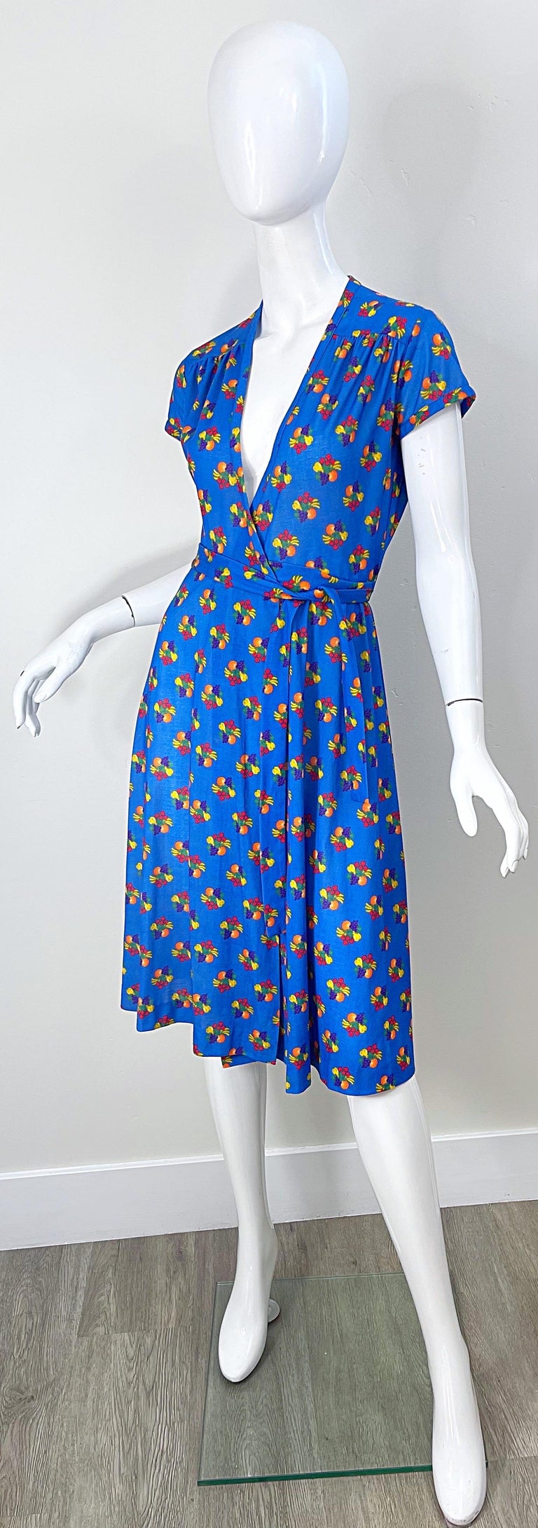 1970s Novelty Fruit Print Blue Multi Color Vintage 70s Stylish V Neck Wrap Dress For Sale 5