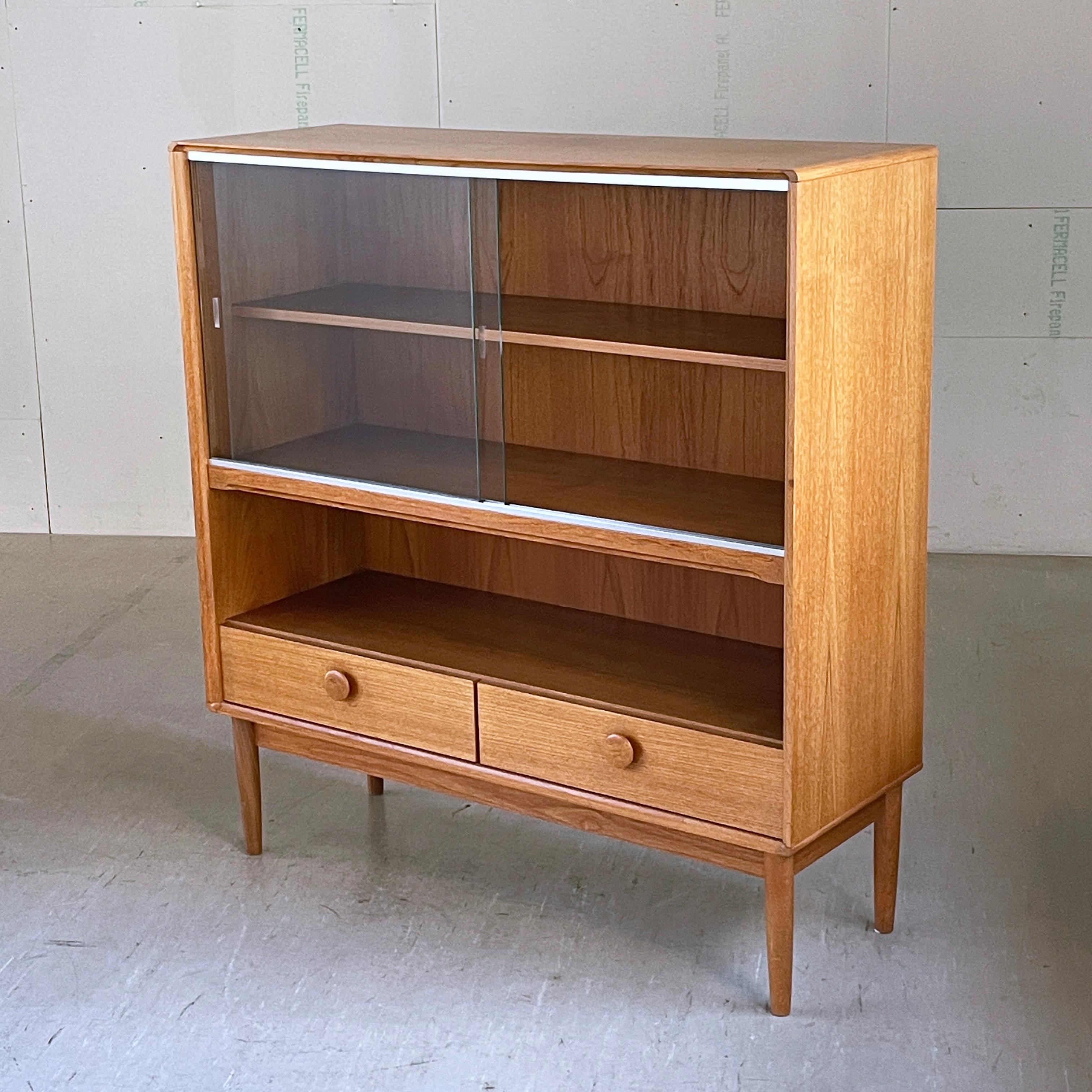 Vetrina in rovere degli anni '70 di NAAM Meubel, Amsterdam in vendita 8