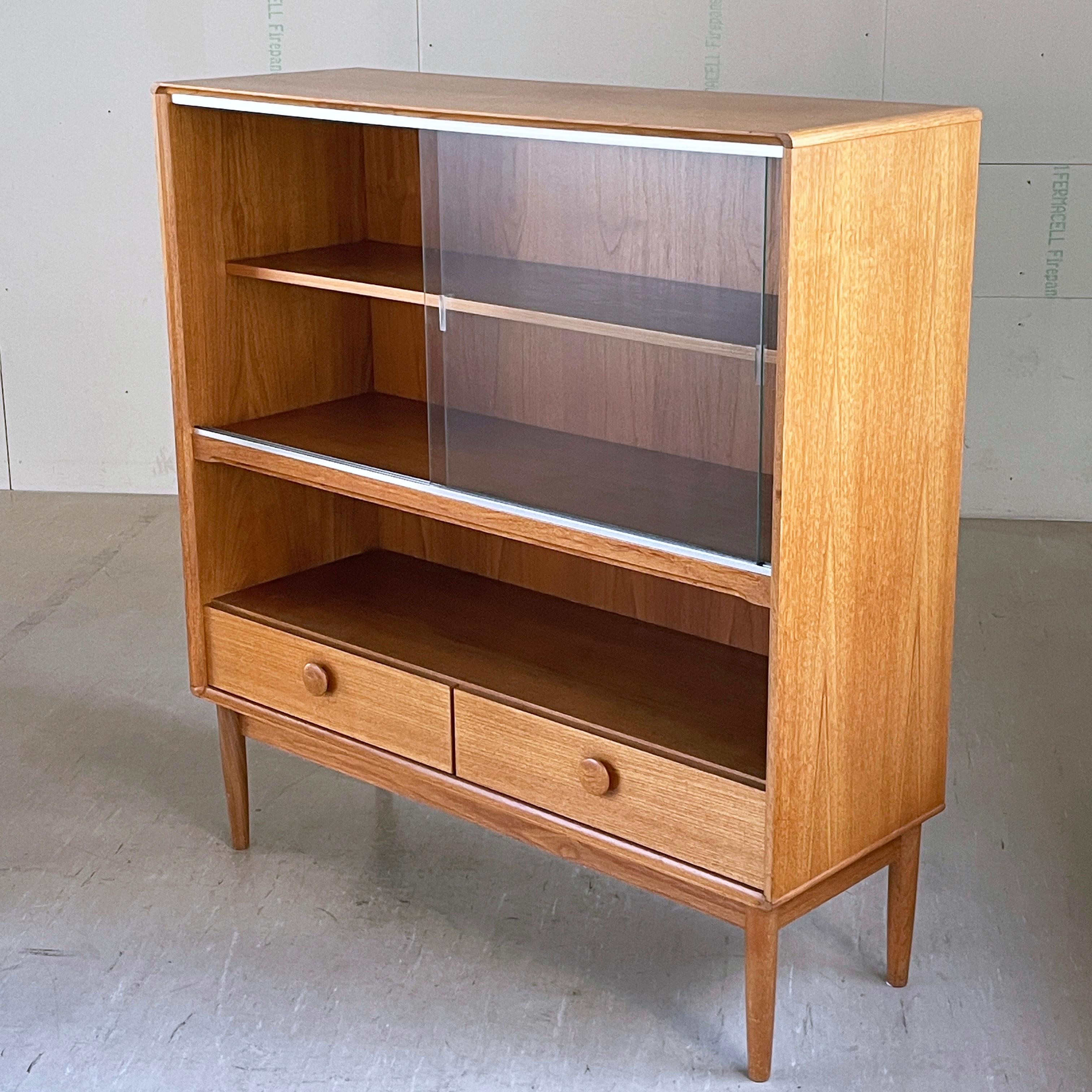 Vetrina in rovere degli anni '70 di NAAM Meubel, Amsterdam in vendita 9
