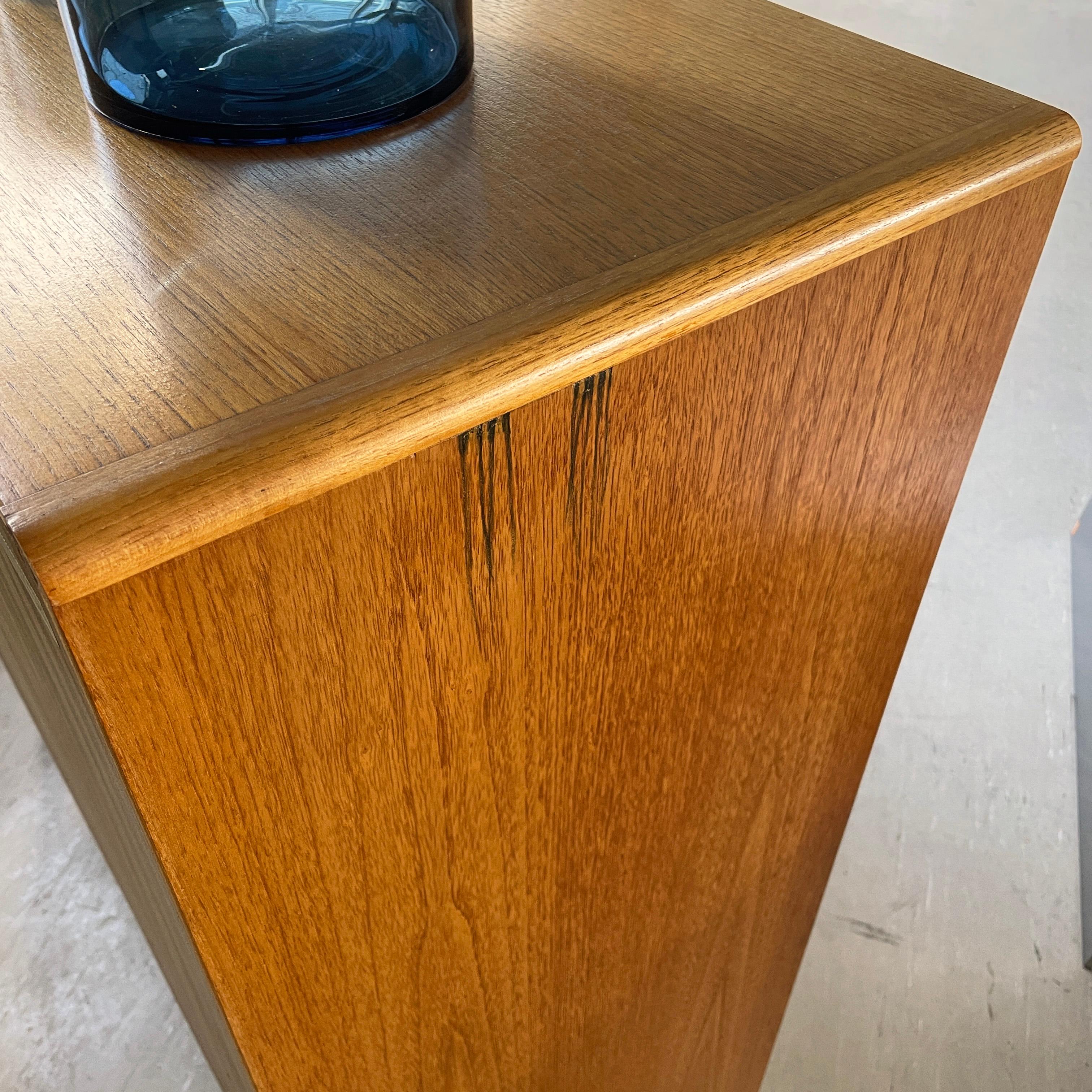 Vetrina in rovere degli anni '70 di NAAM Meubel, Amsterdam in vendita 12