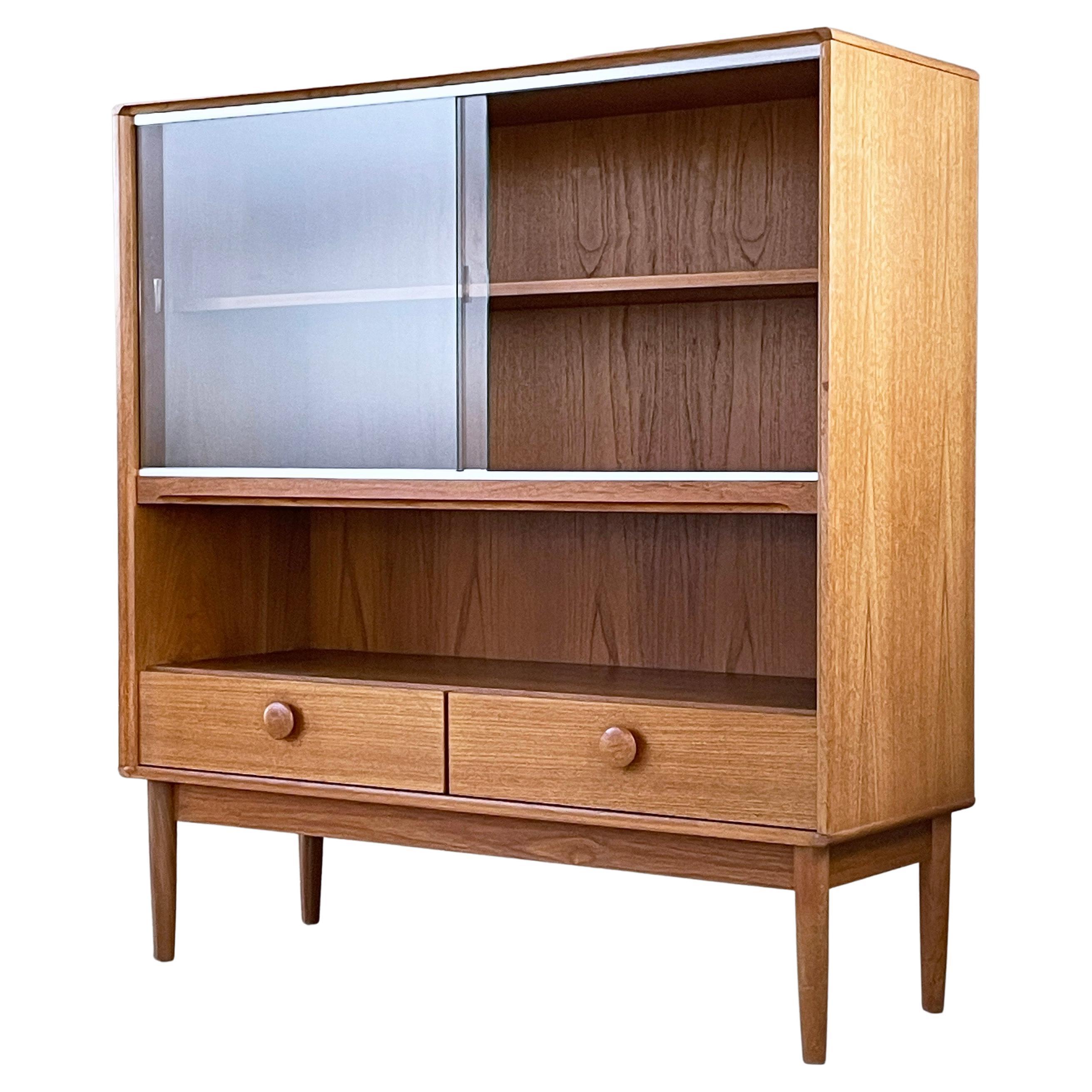 Vetrina in rovere degli anni '70 di NAAM Meubel, Amsterdam in vendita