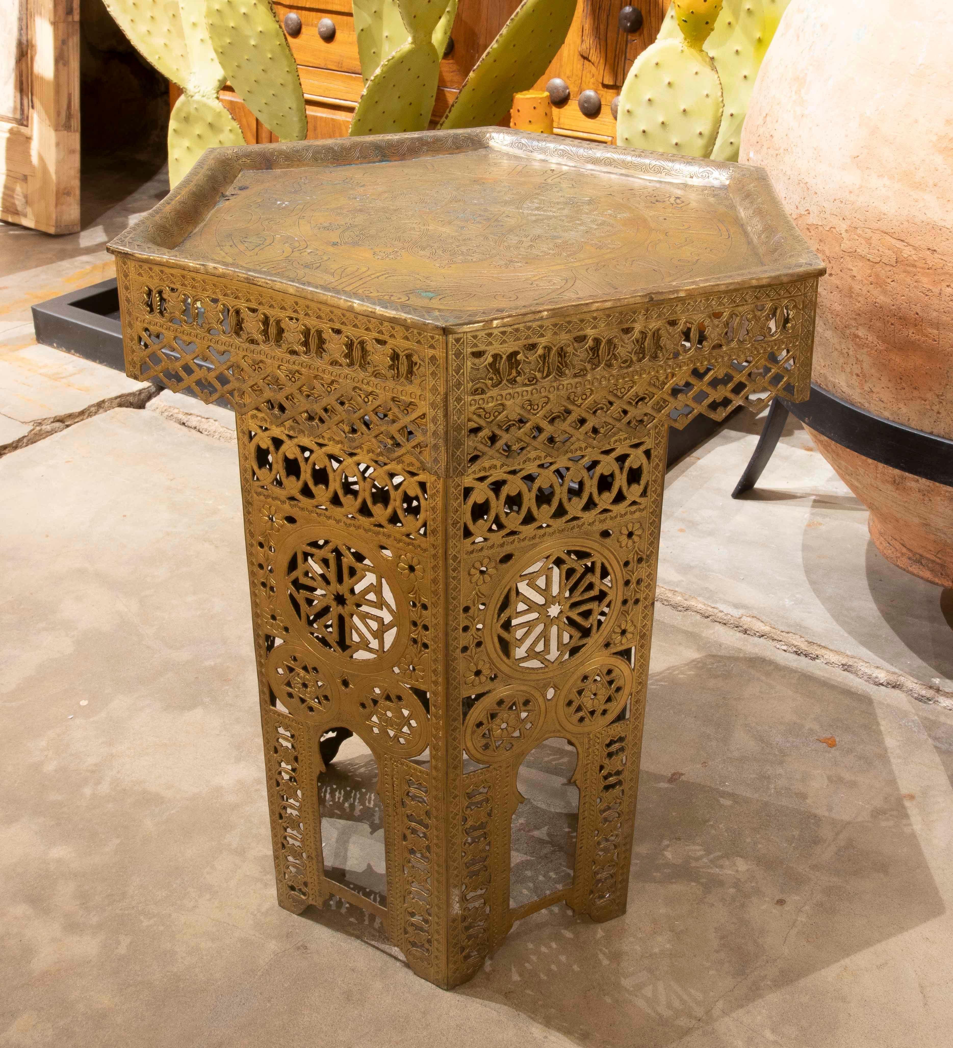 1970s Octagonal Openwork Brass Side Table with Handcrafted Arabic Design For Sale 5
