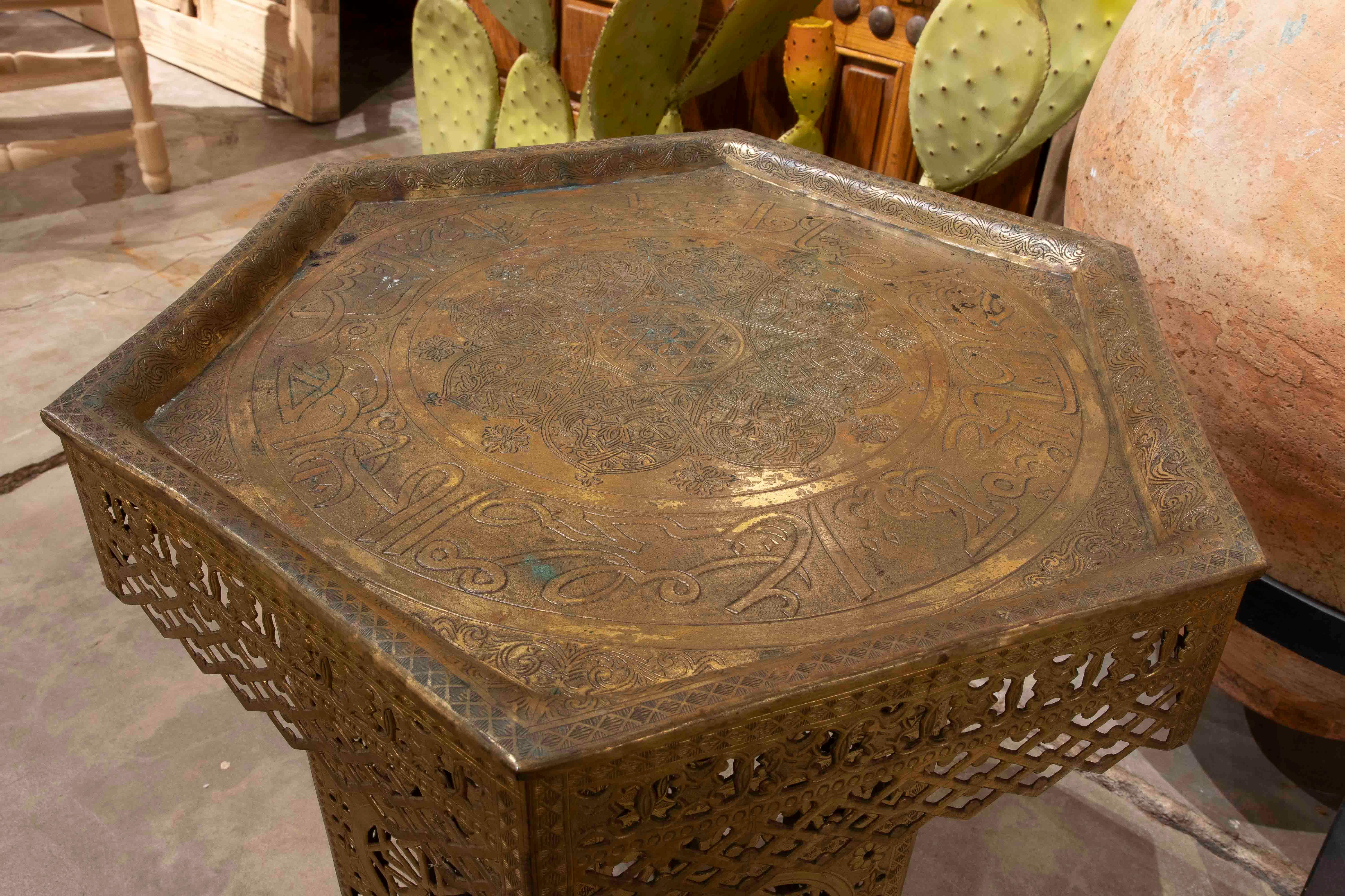 1970s Octagonal Openwork Brass Side Table with Handcrafted Arabic Design For Sale 10
