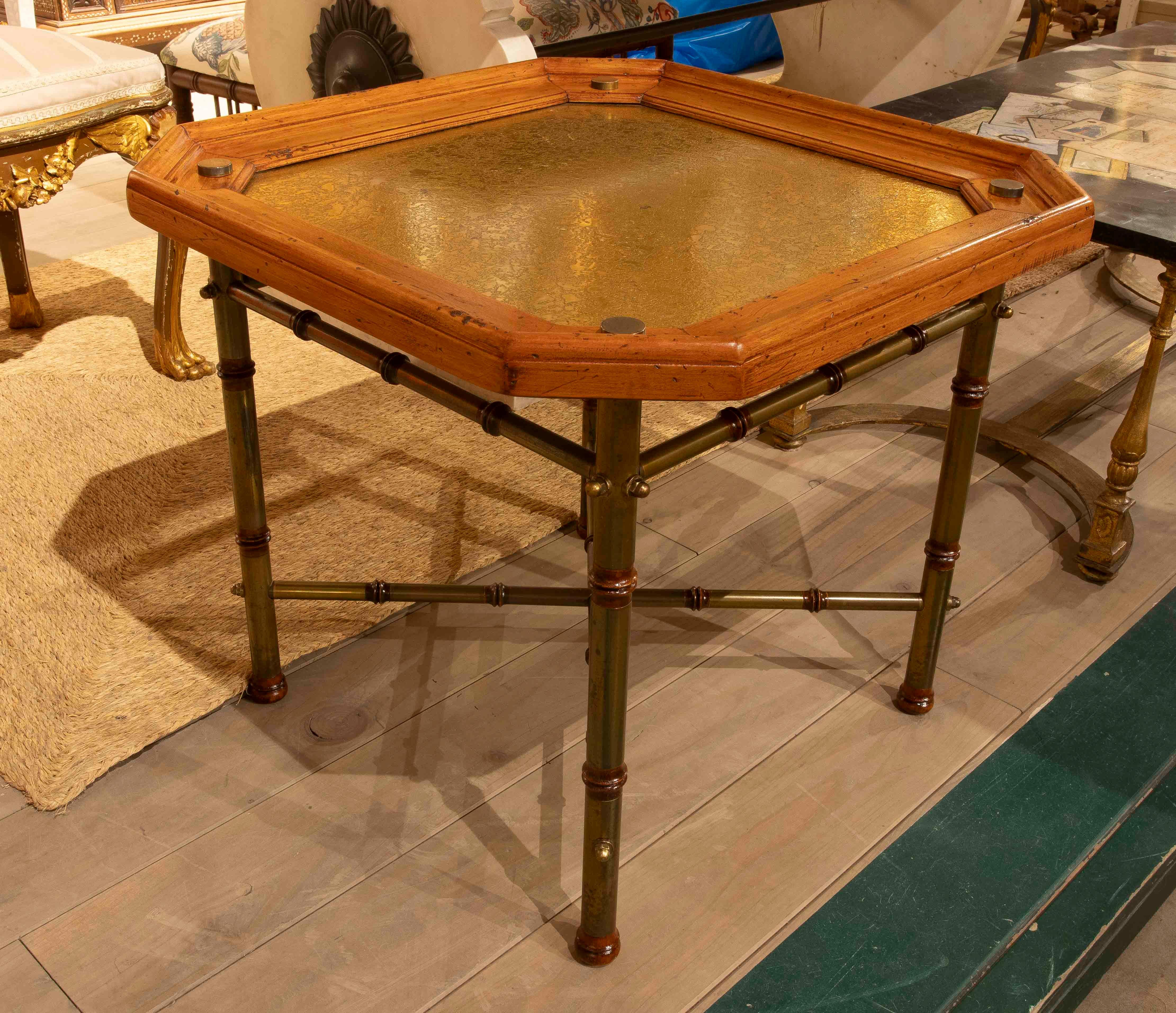 An elegant octagonal side table crafted with an attractive combination of materials and finishes. The top is framed in wood with a warm, natural finish and features a textured golden brass surface that adds a sophisticated and decorative touch.

The