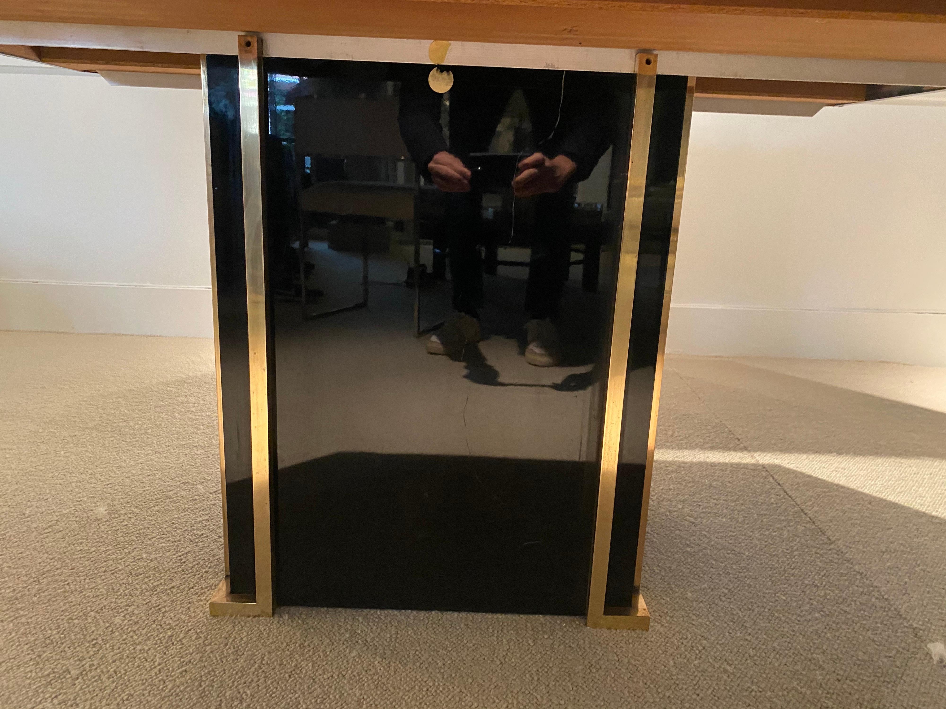 1970s Octogonal Dinning Table in Black Laquered and Brass Details 13