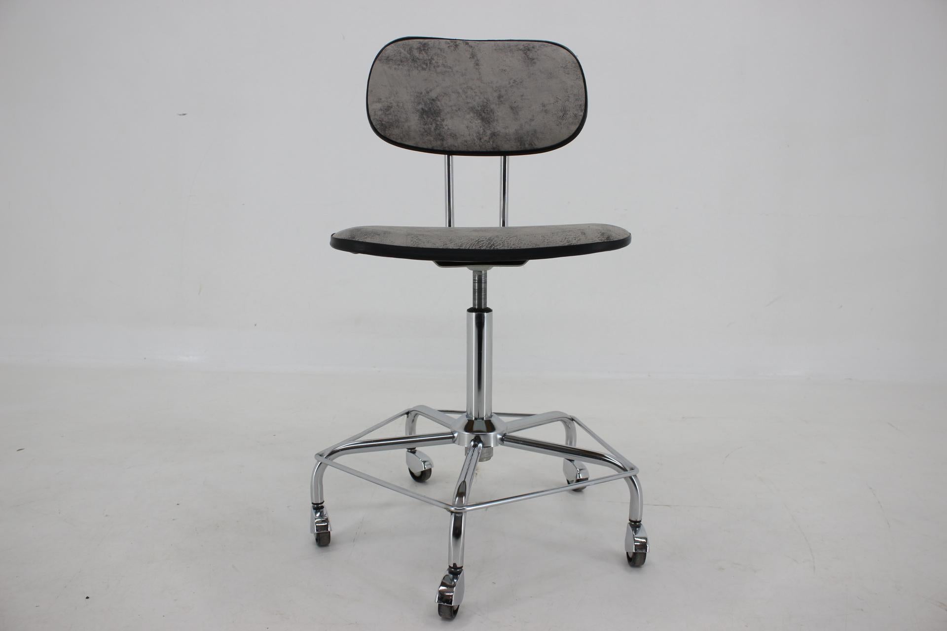 Industriel Chaise de bureau en cuir des annes 1970, Allemagne  en vente