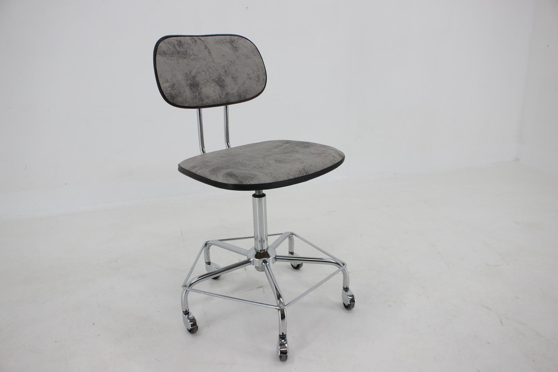 Chaise de bureau en cuir des annes 1970, Allemagne  en vente 1