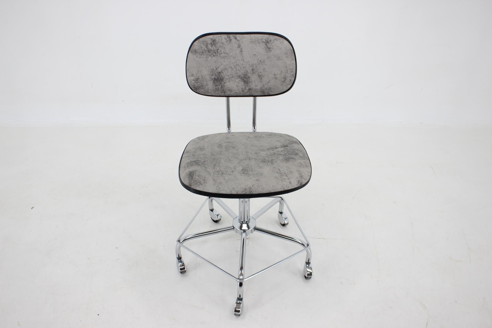 1970s Office Chair in Leather, Germany  For Sale 4