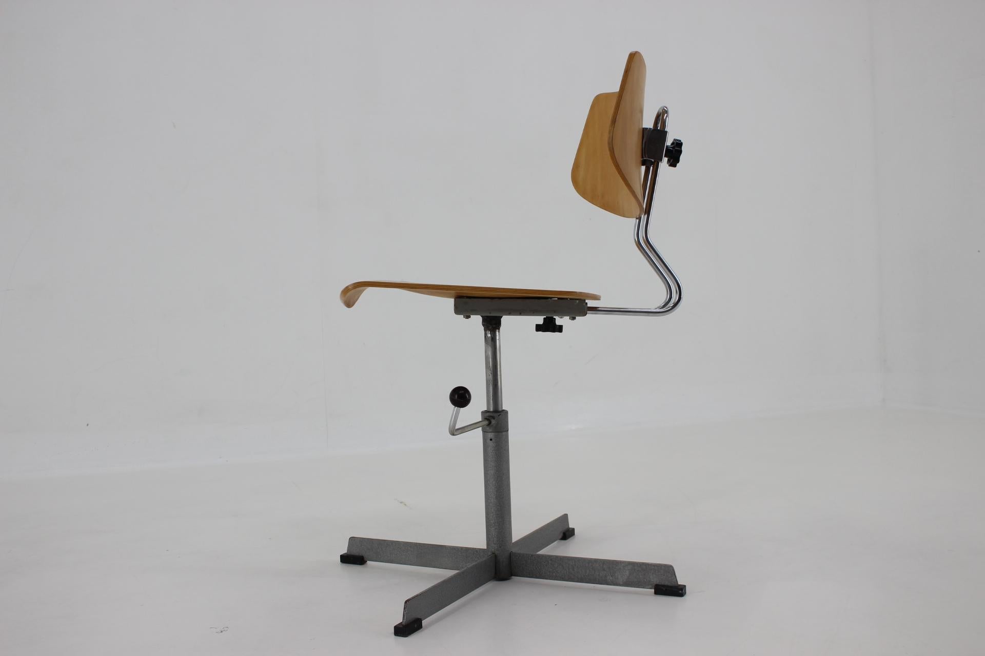 1970s Office Swivel Chair, Czechoslovakia For Sale 5