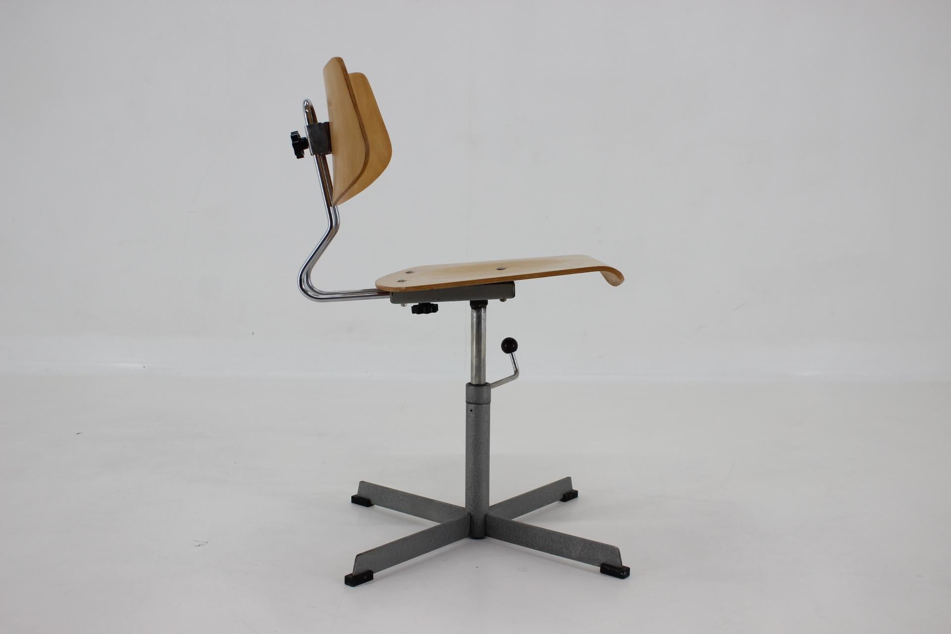 - wooden parts have been refurbished 
- swivel base in good condition 
- height of seat from 44-58
- height of chair from 74-87.
