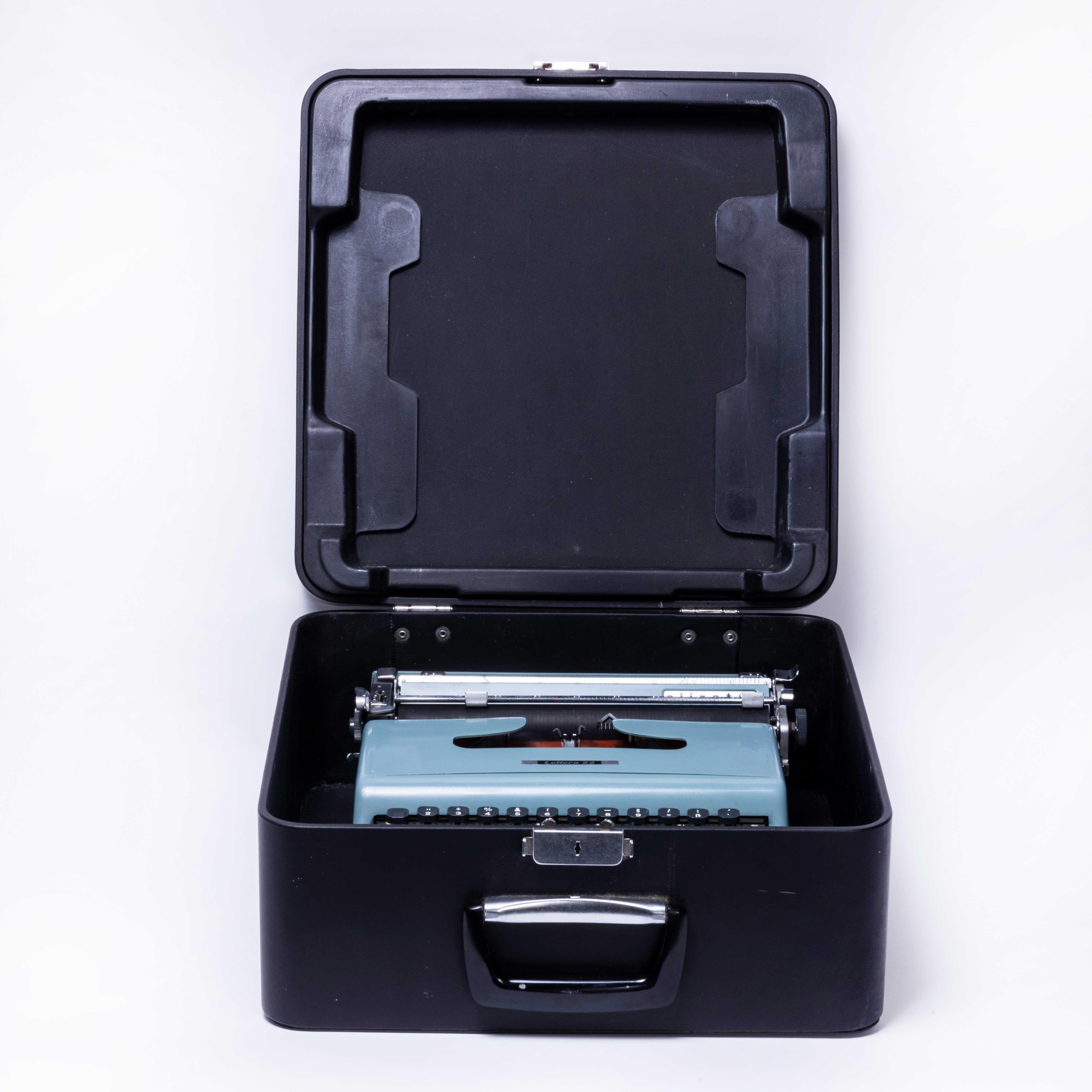 Late 20th Century 1970's Olivetti Lettera 22 Typewriter