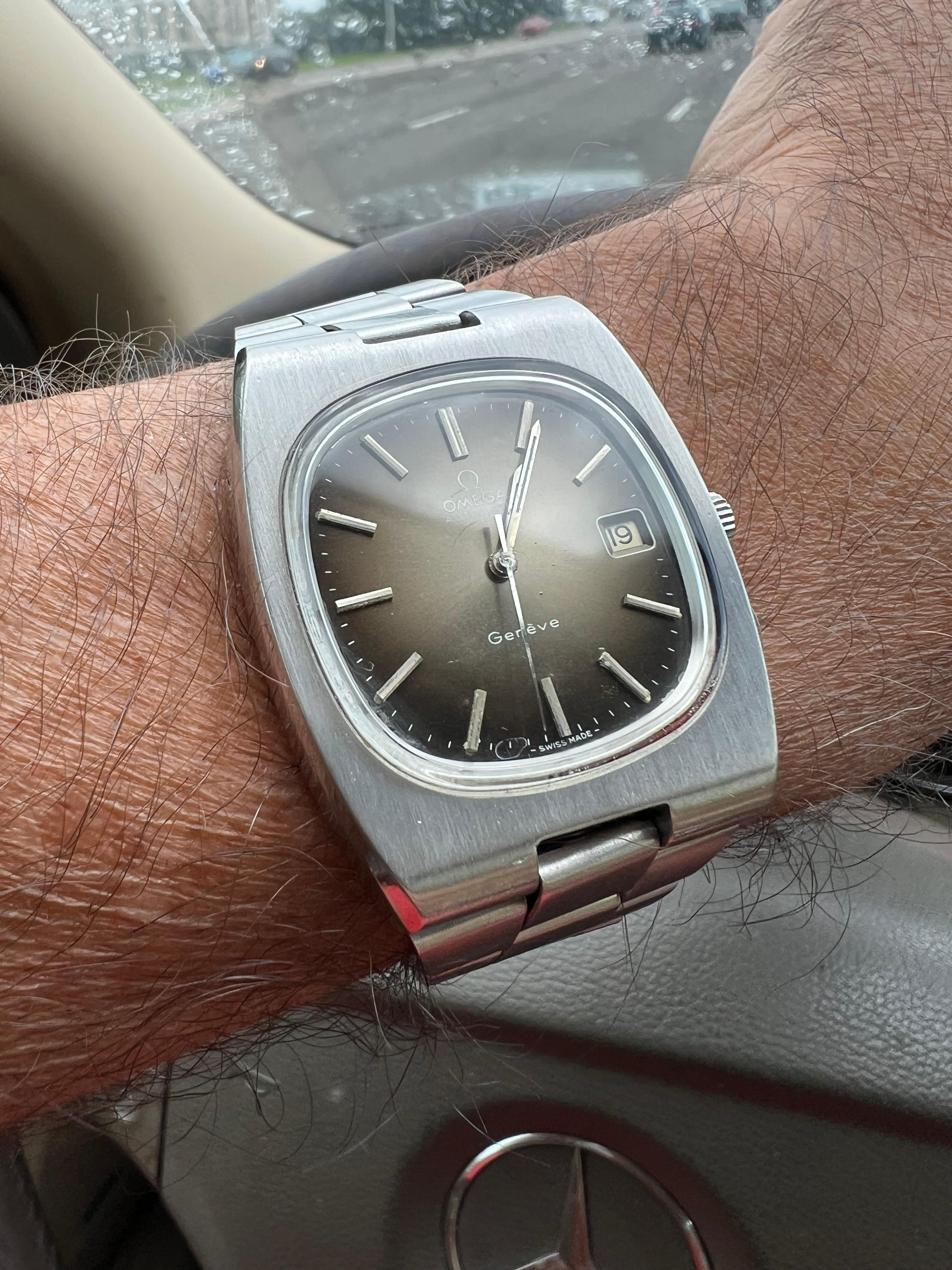 1970's Omega Geneve Vintage Herren TV-förmige Uhr mit Original Tropical Zifferblatt (Moderne) im Angebot