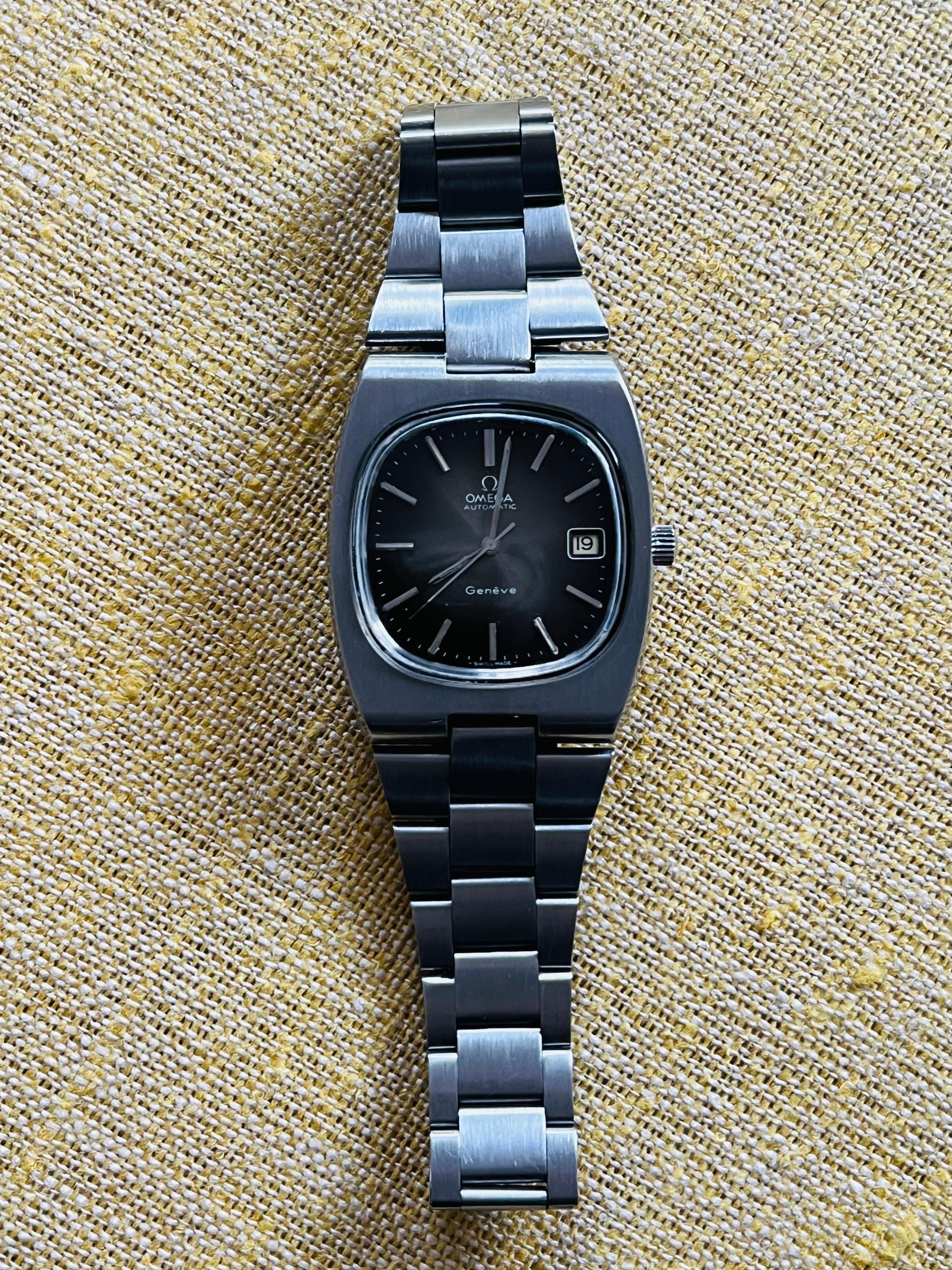 1970's Omega Geneve Vintage Herren TV-förmige Uhr mit Original Tropical Zifferblatt im Angebot 1