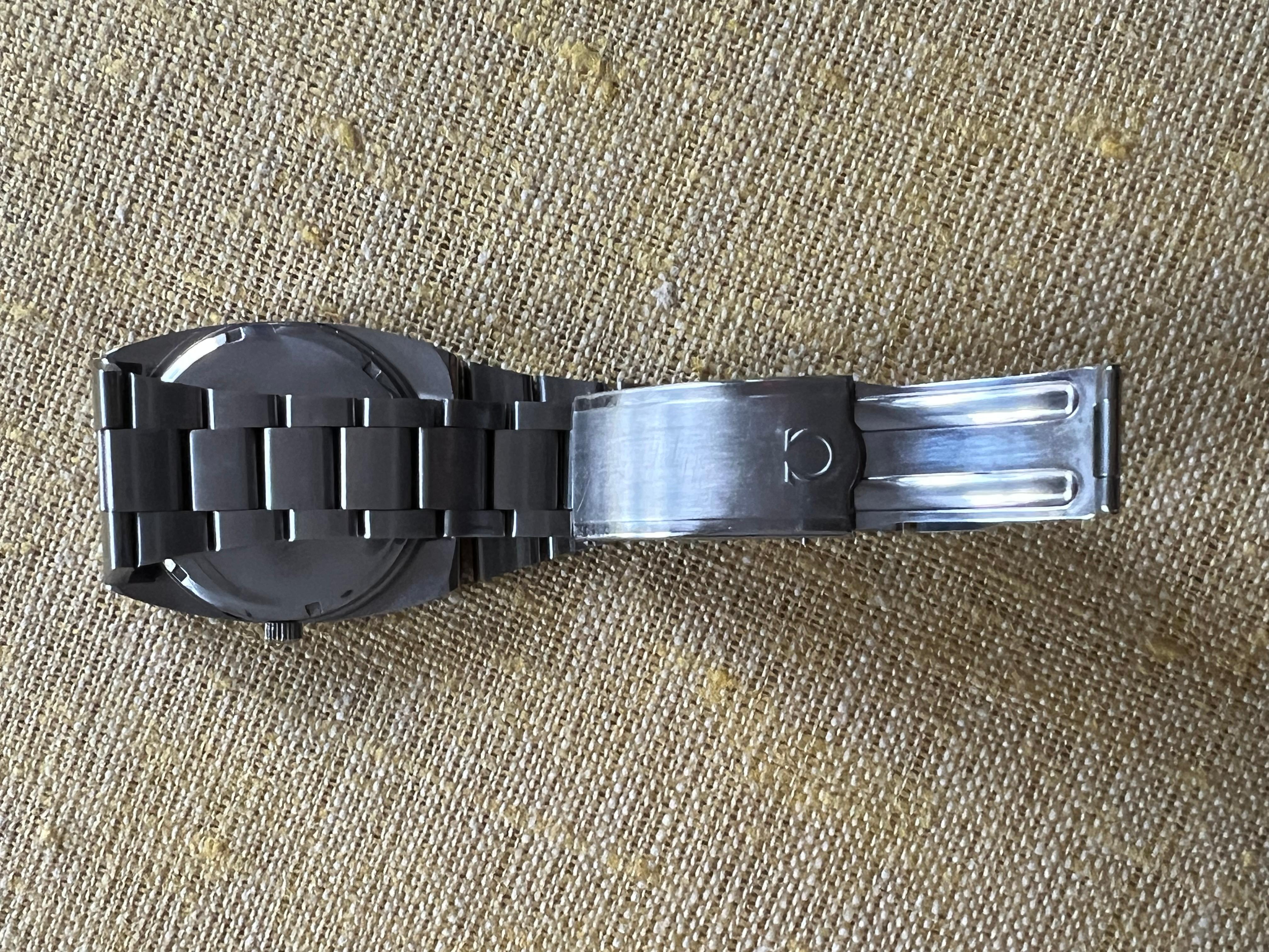 1970's Omega Geneve Vintage Herren TV-förmige Uhr mit Original Tropical Zifferblatt im Angebot 3