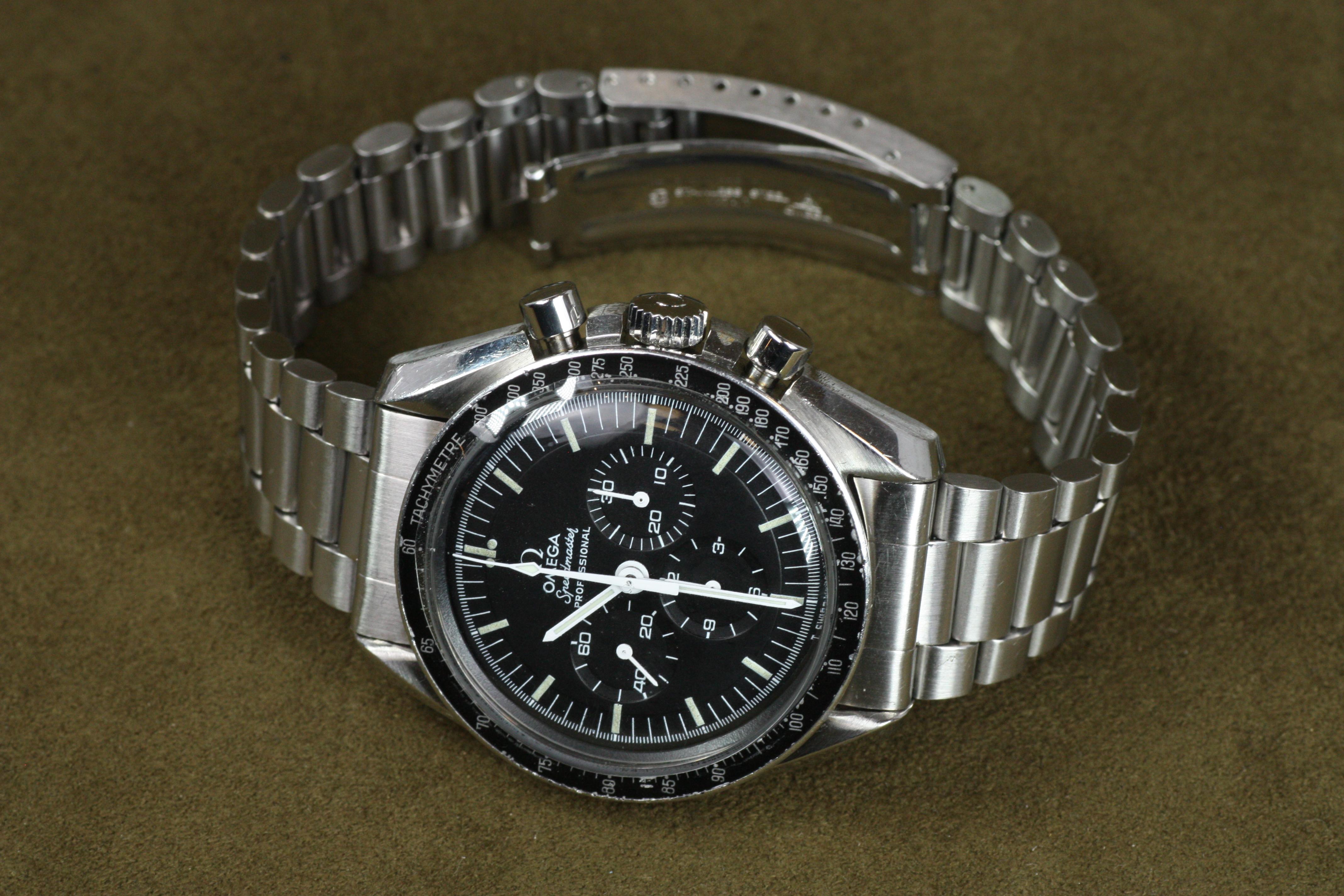Reloj Omega Speedmaster Moon de los años 70 Primera generación Fondo de caja de escritura recta en venta 11