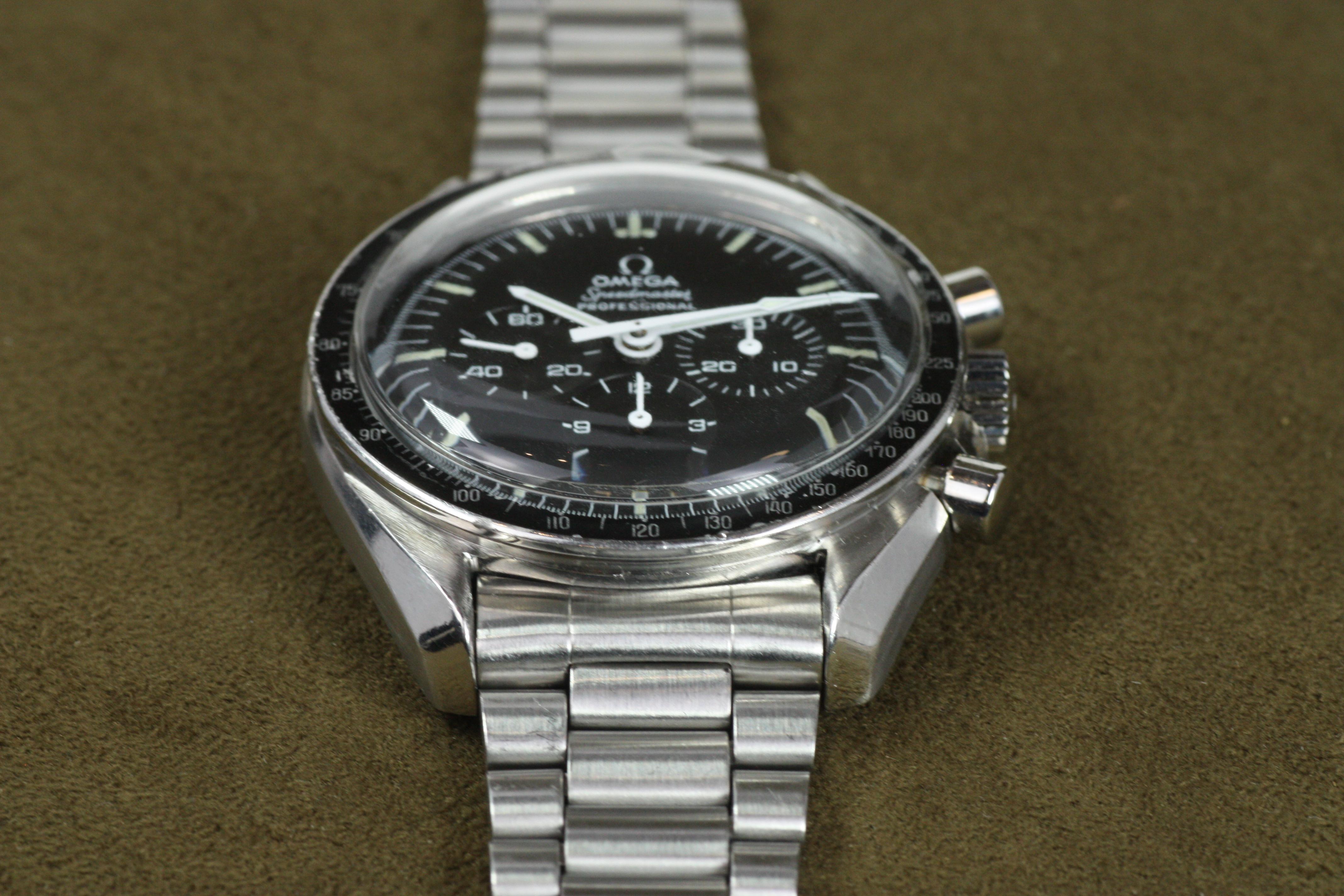 Reloj Omega Speedmaster Moon de los años 70 Primera generación Fondo de caja de escritura recta en venta 1