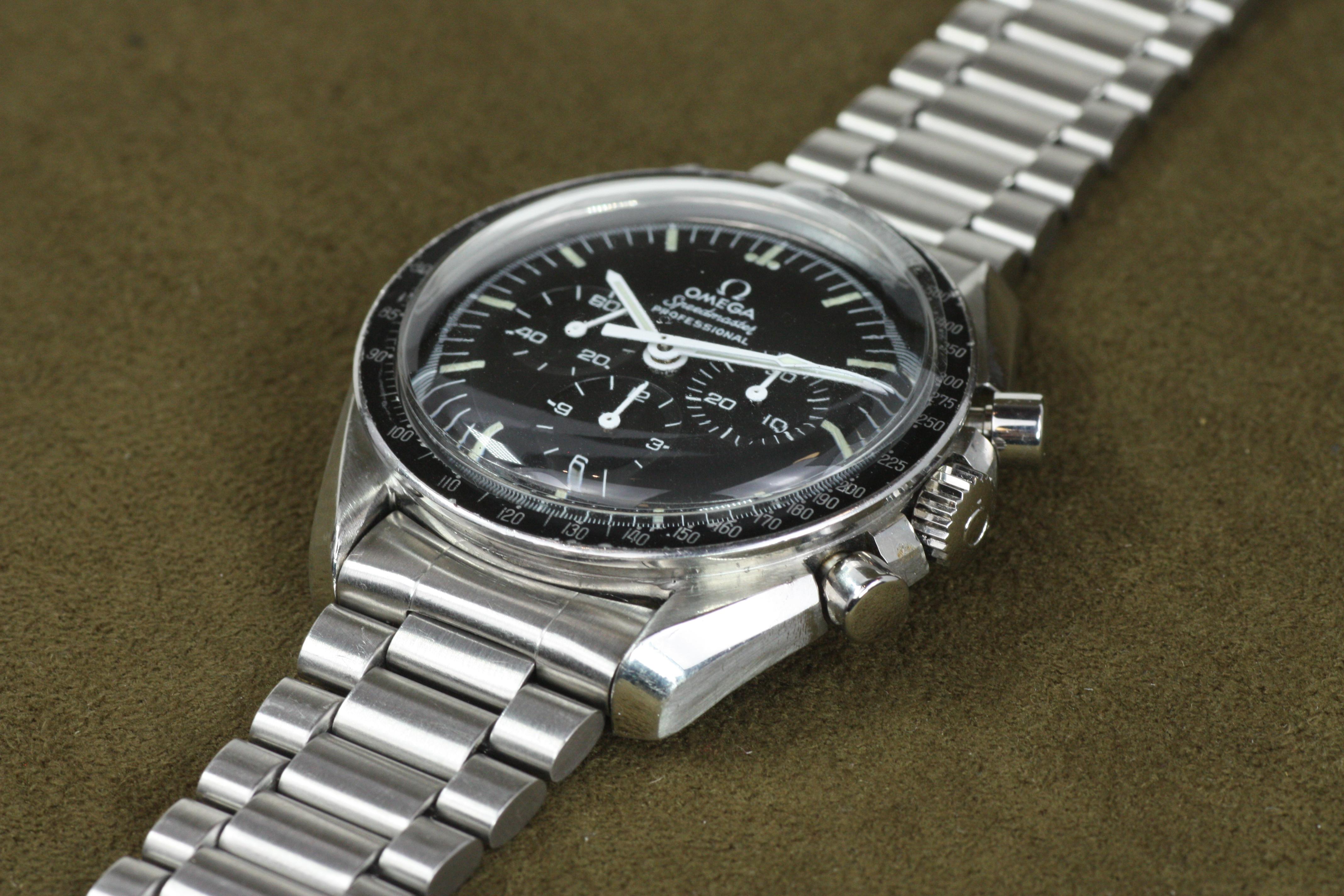 Reloj Omega Speedmaster Moon de los años 70 Primera generación Fondo de caja de escritura recta en venta 2