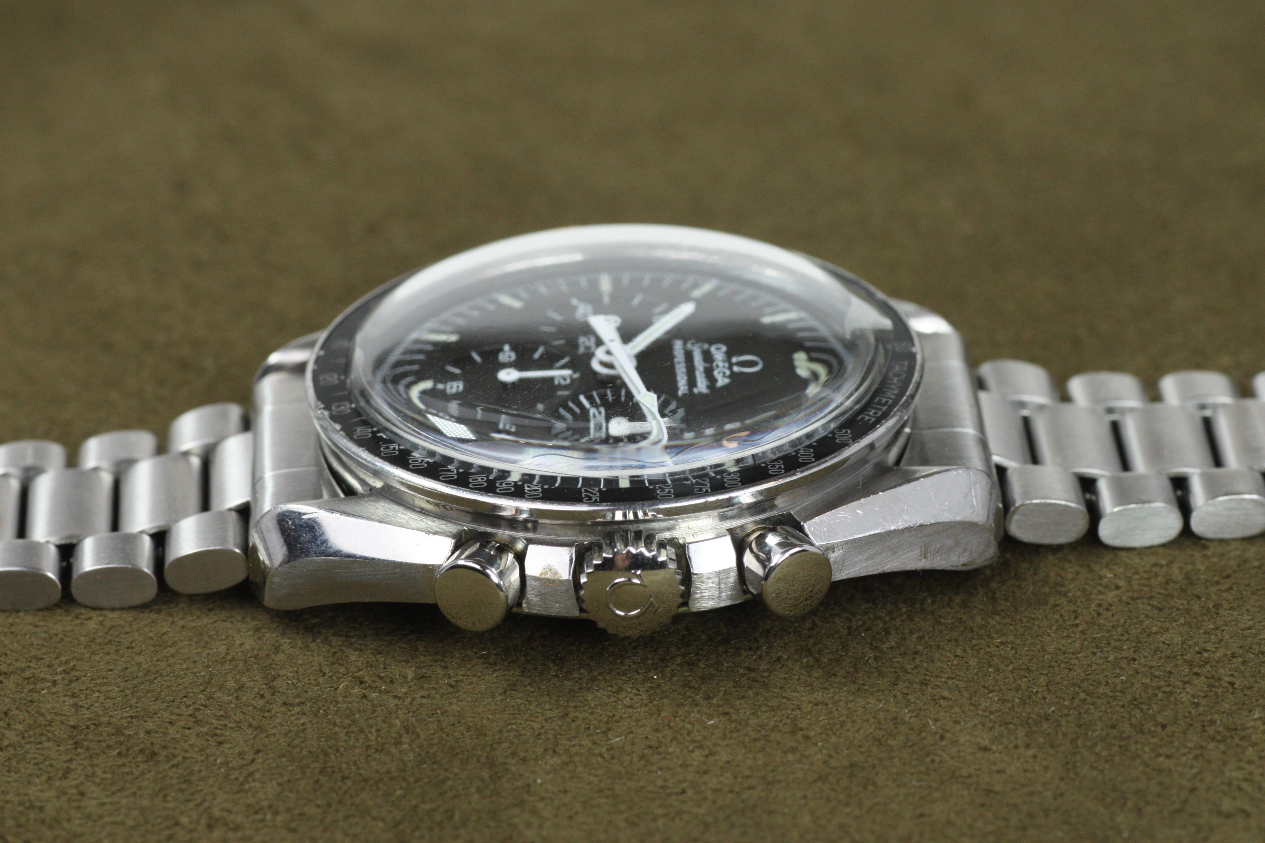 Reloj Omega Speedmaster Moon de los años 70 Primera generación Fondo de caja de escritura recta en venta 3