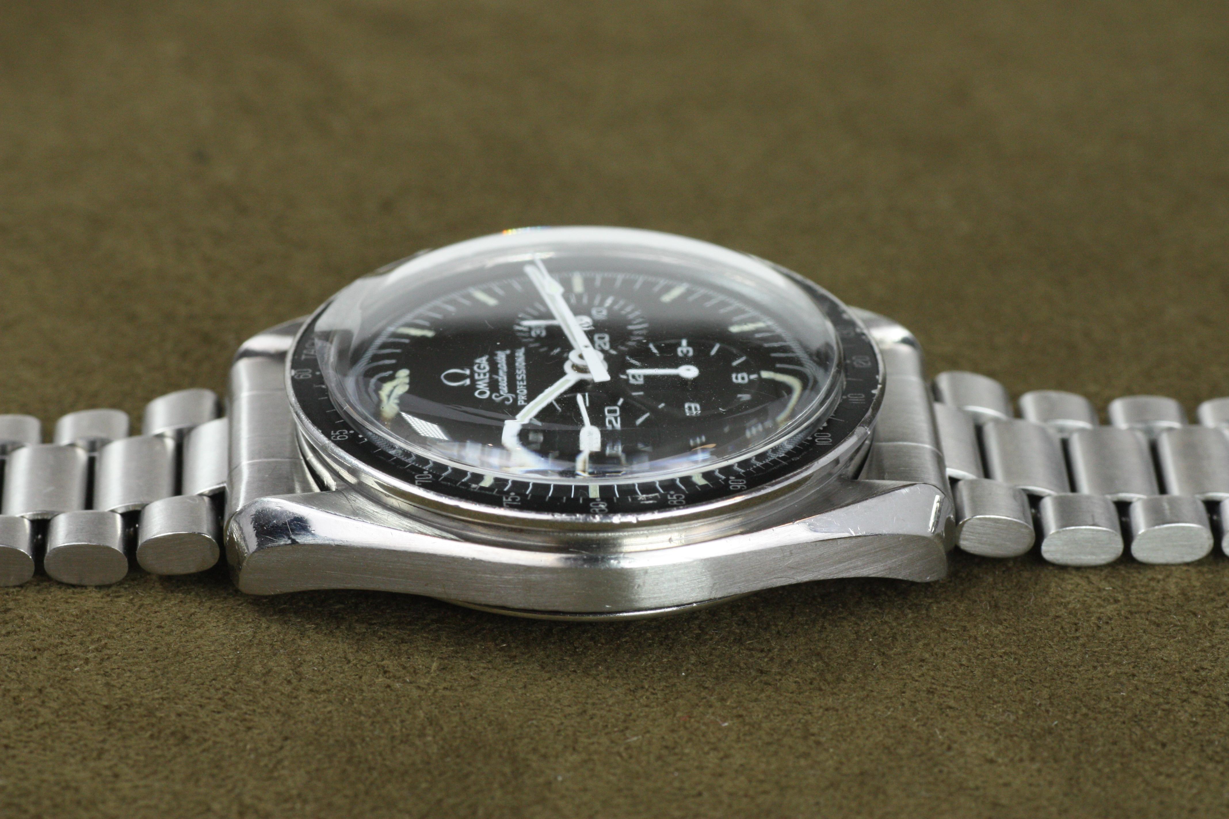 Reloj Omega Speedmaster Moon de los años 70 Primera generación Fondo de caja de escritura recta en venta 4