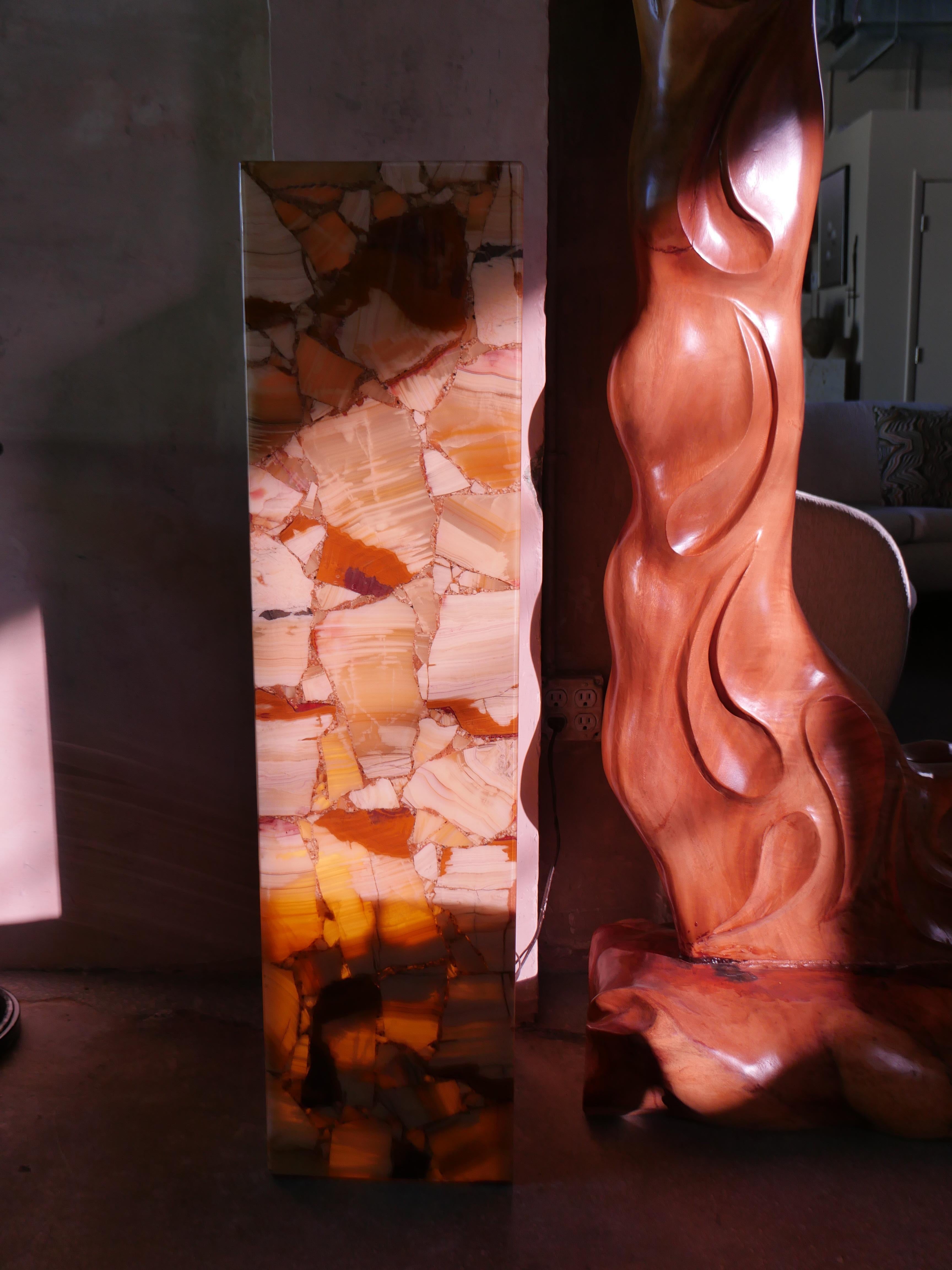 Agate Lampadaire à piédestal en onyx et agate des années 1970 en vente
