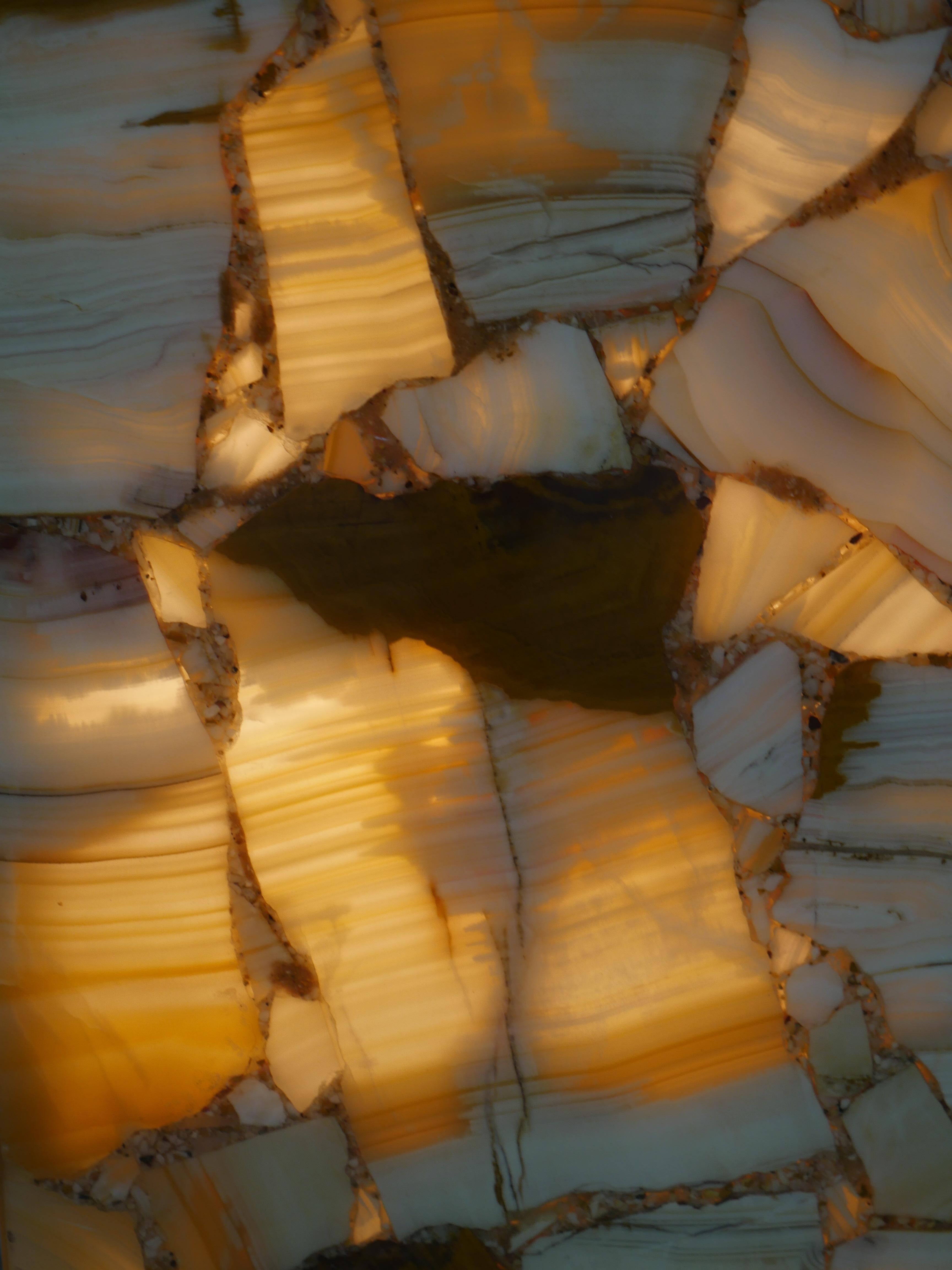 Lampadaire à piédestal en onyx et agate des années 1970 en vente 2