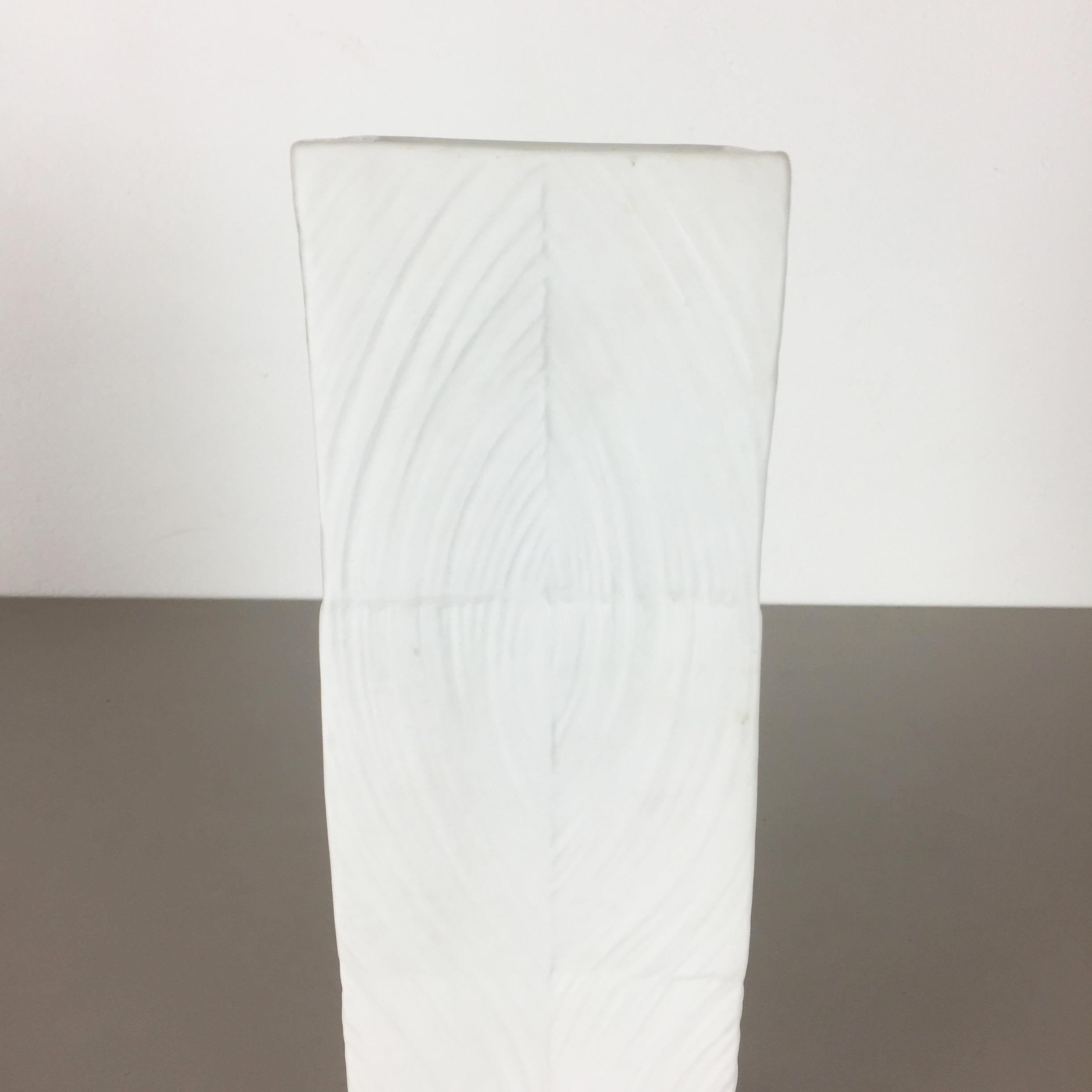 1970s OP Art Vase Porcelain Vase by Martin Freyer for Rosenthal, Germany In Good Condition In Kirchlengern, DE