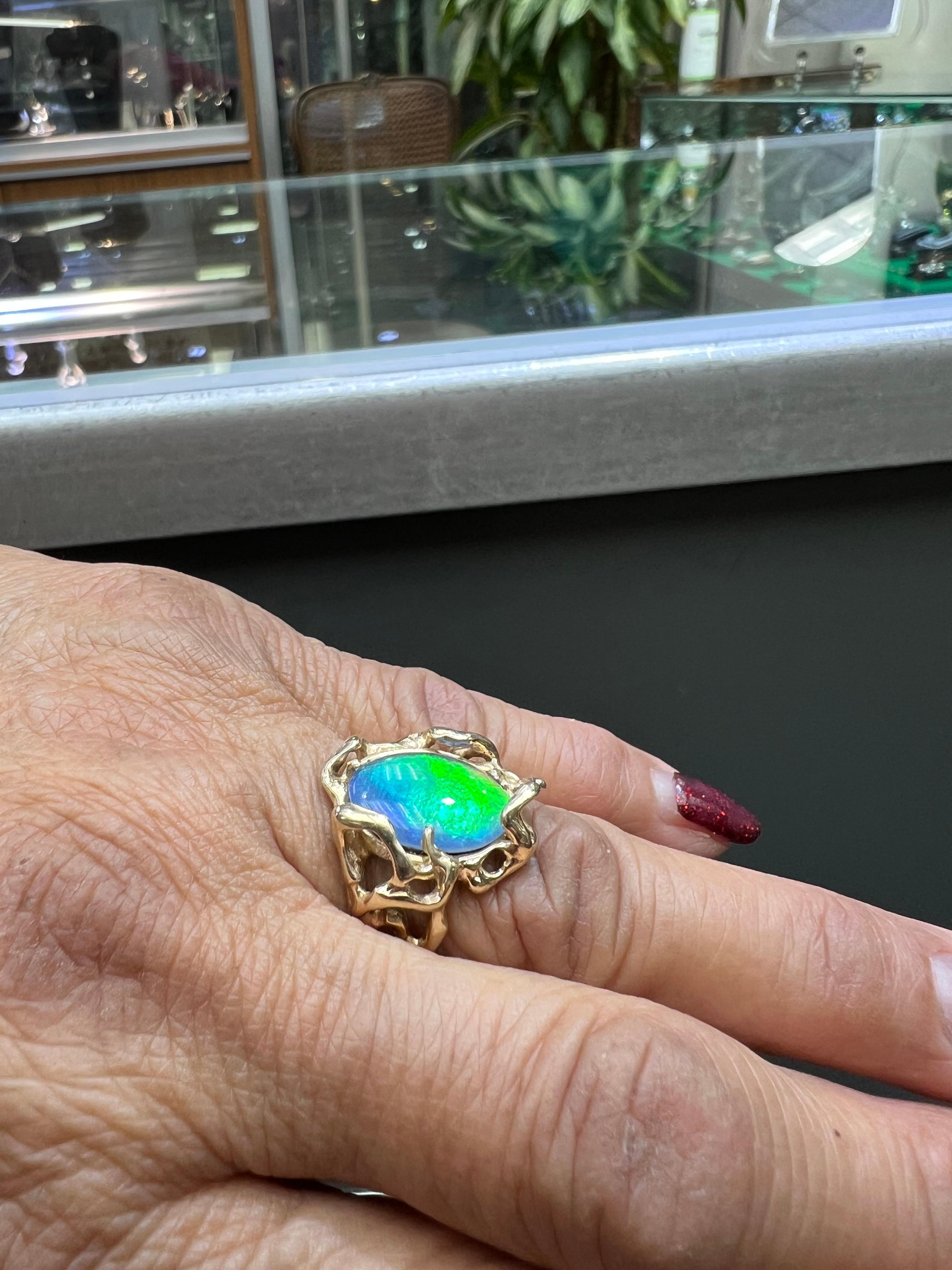 1970s Opal Doublet Freeform Designed 14k Yellow Gold Ring In Good Condition For Sale In Los Angeles, CA