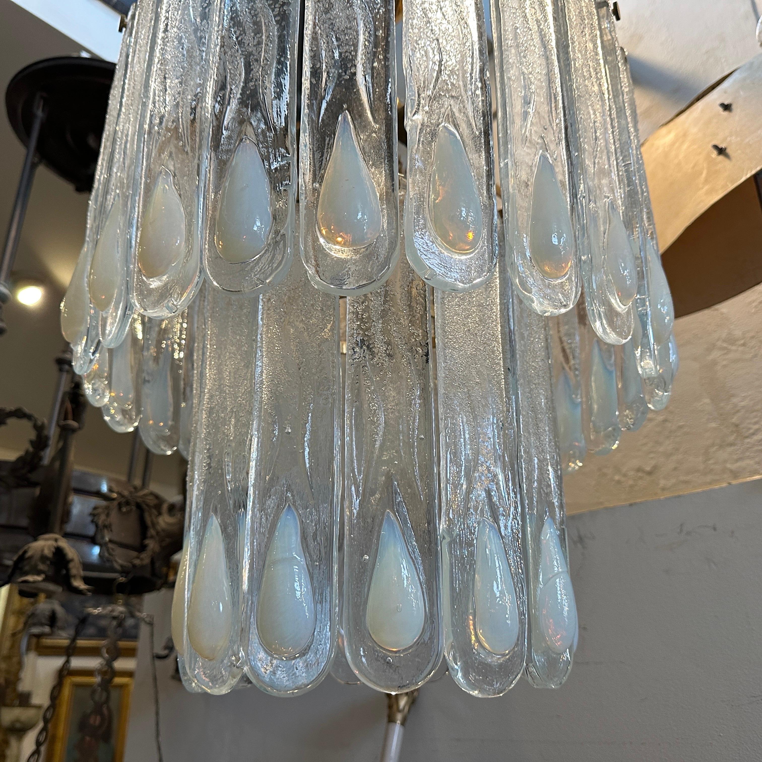 1970s Opalescent Murano Glass and Gilded Metal Cascade Chandelier by Mazzega For Sale 1