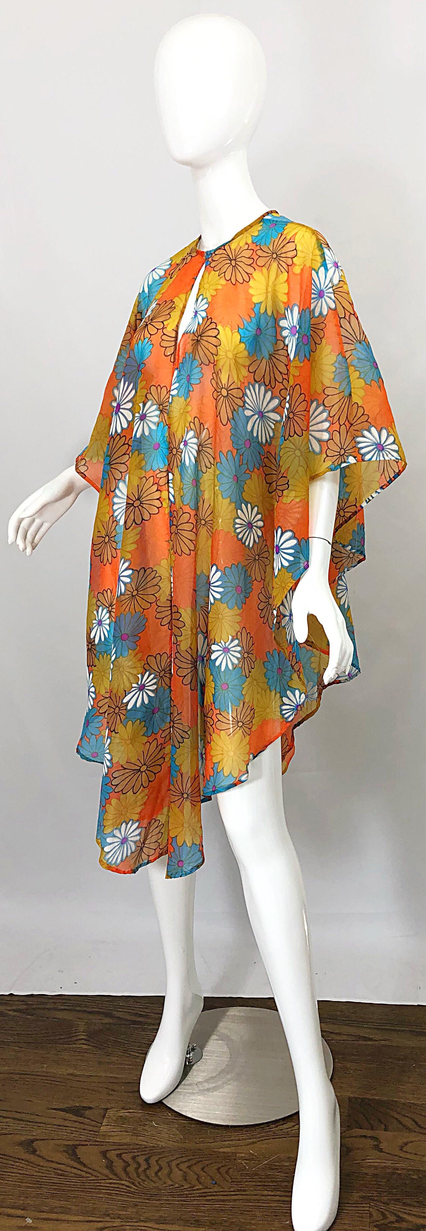 Marron Poncho vintage en mousseline « Flower Power » orange, bleu et violet, à moitié transparent, années 1970 en vente