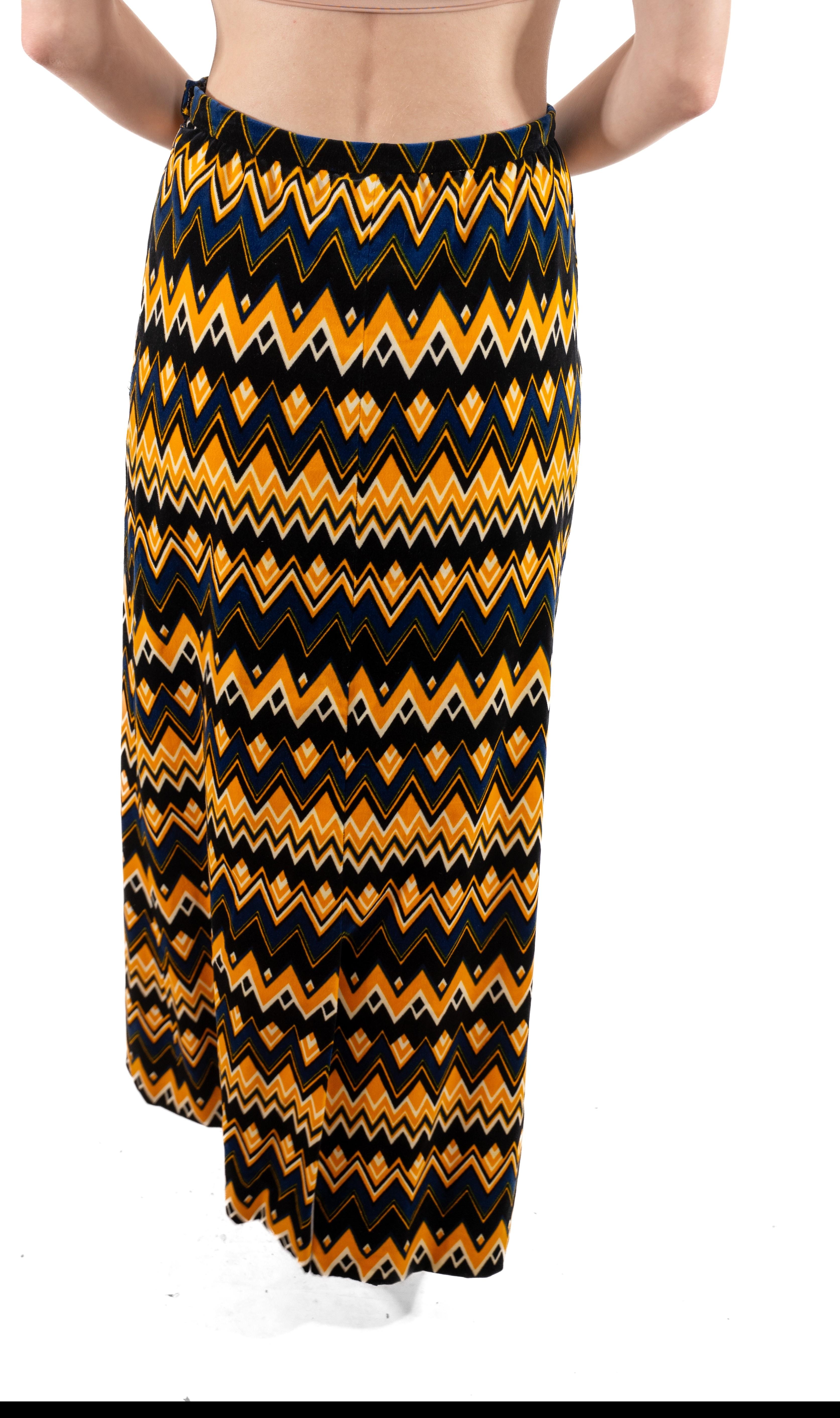Donna Maxi gonna in velluto di cotone geometrico arancione e marrone degli anni '70 in vendita