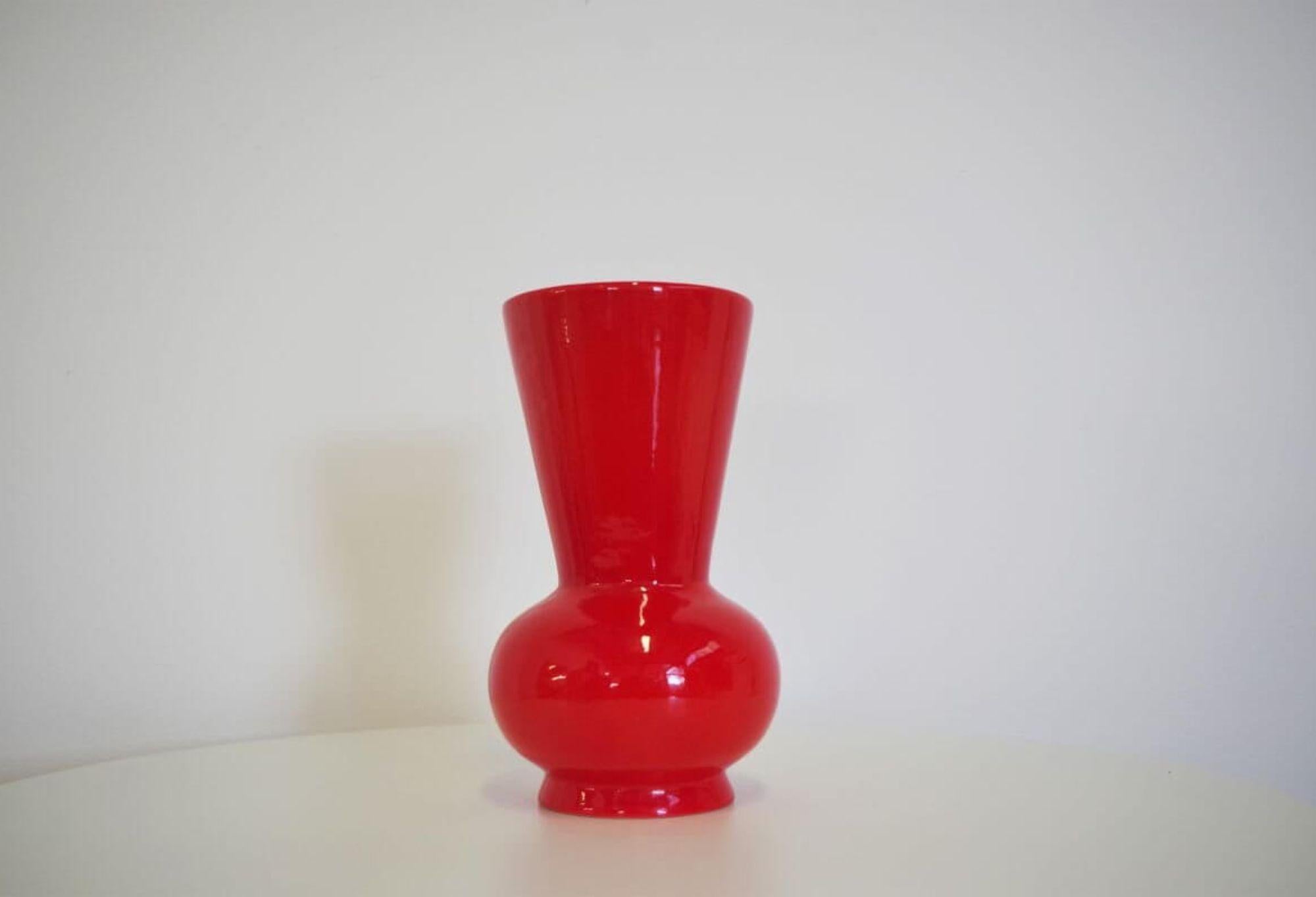 1970s Orange Ceramic Vase by Pozzi – Bold Mid-Century Italian Design In condizioni buone in vendita a Manzano, IT