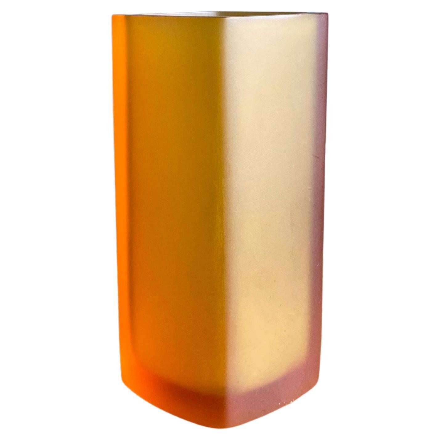 Vase en plastique orange des années 1970 