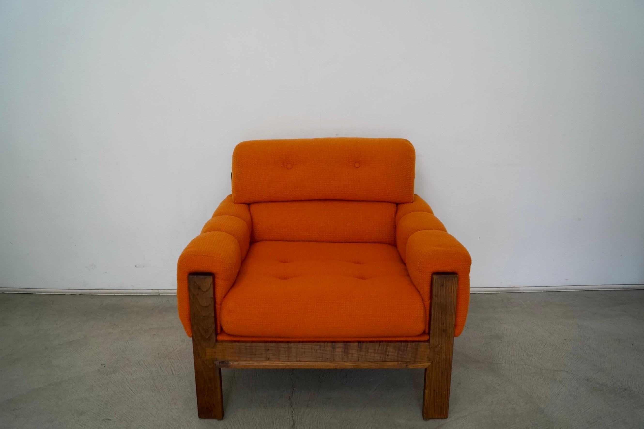 Vintage 1970s lounge chairs for sale. In excellent original condition. It has a solid oak frame in a dark oak finish and has the original thick textured woven orange tweed. It's really well made and solid, and very cozy and comfortable. Very hard to